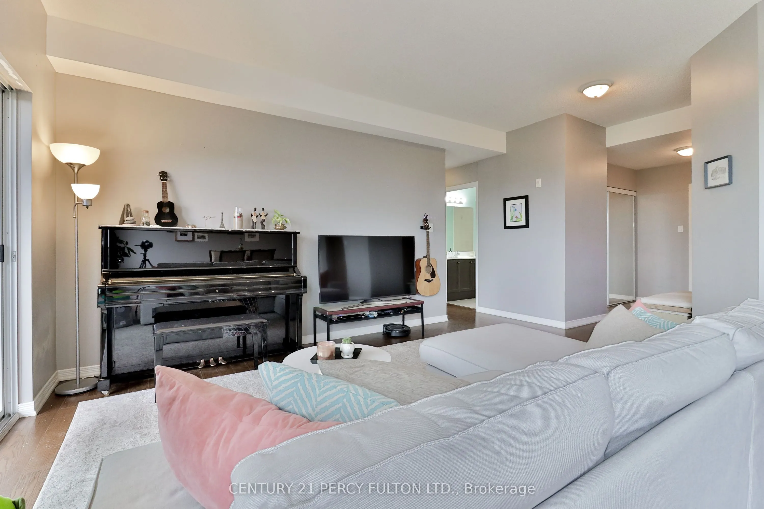 8 Maison Parc Court, #716
