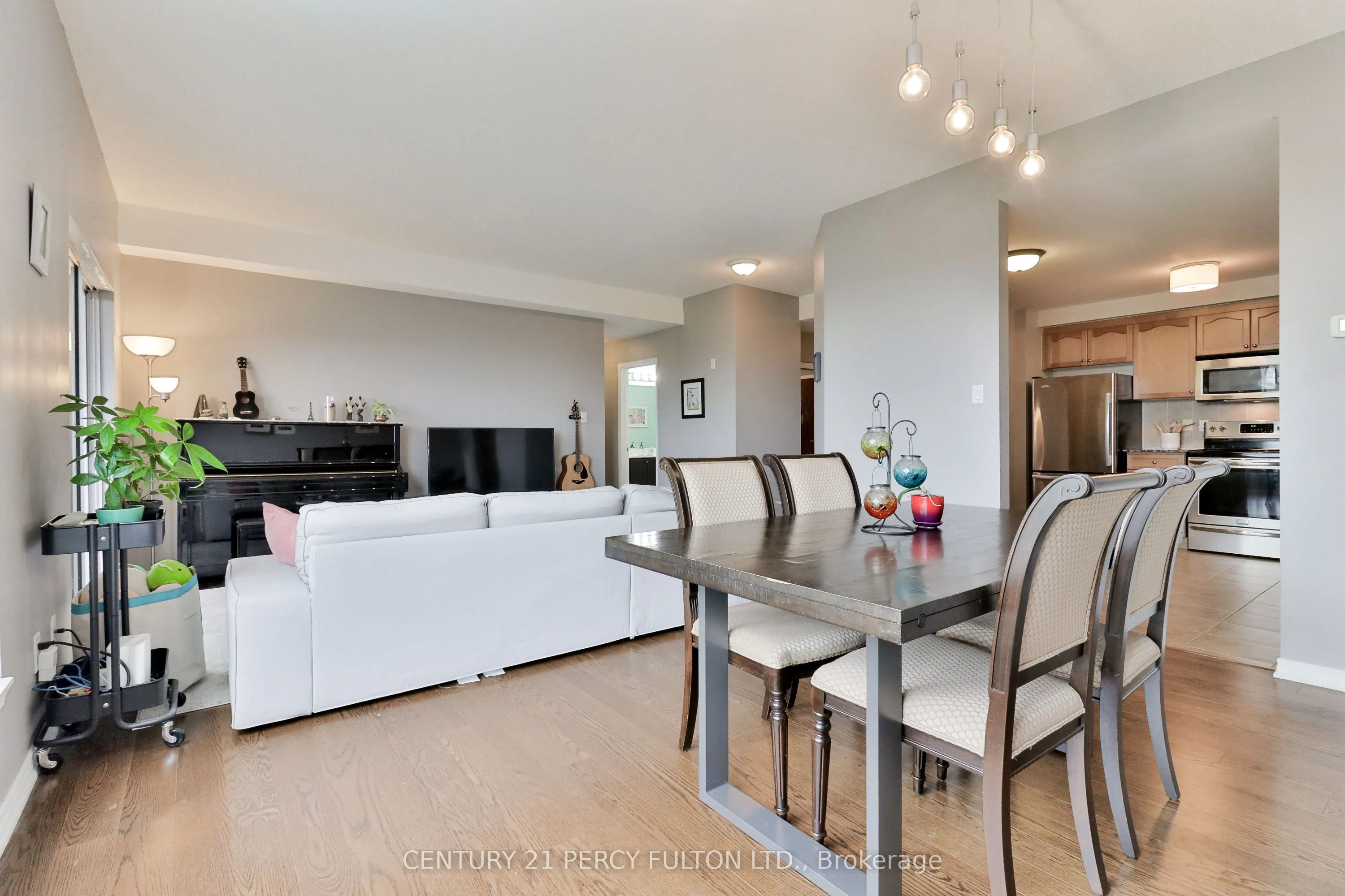 8 Maison Parc Court, #716