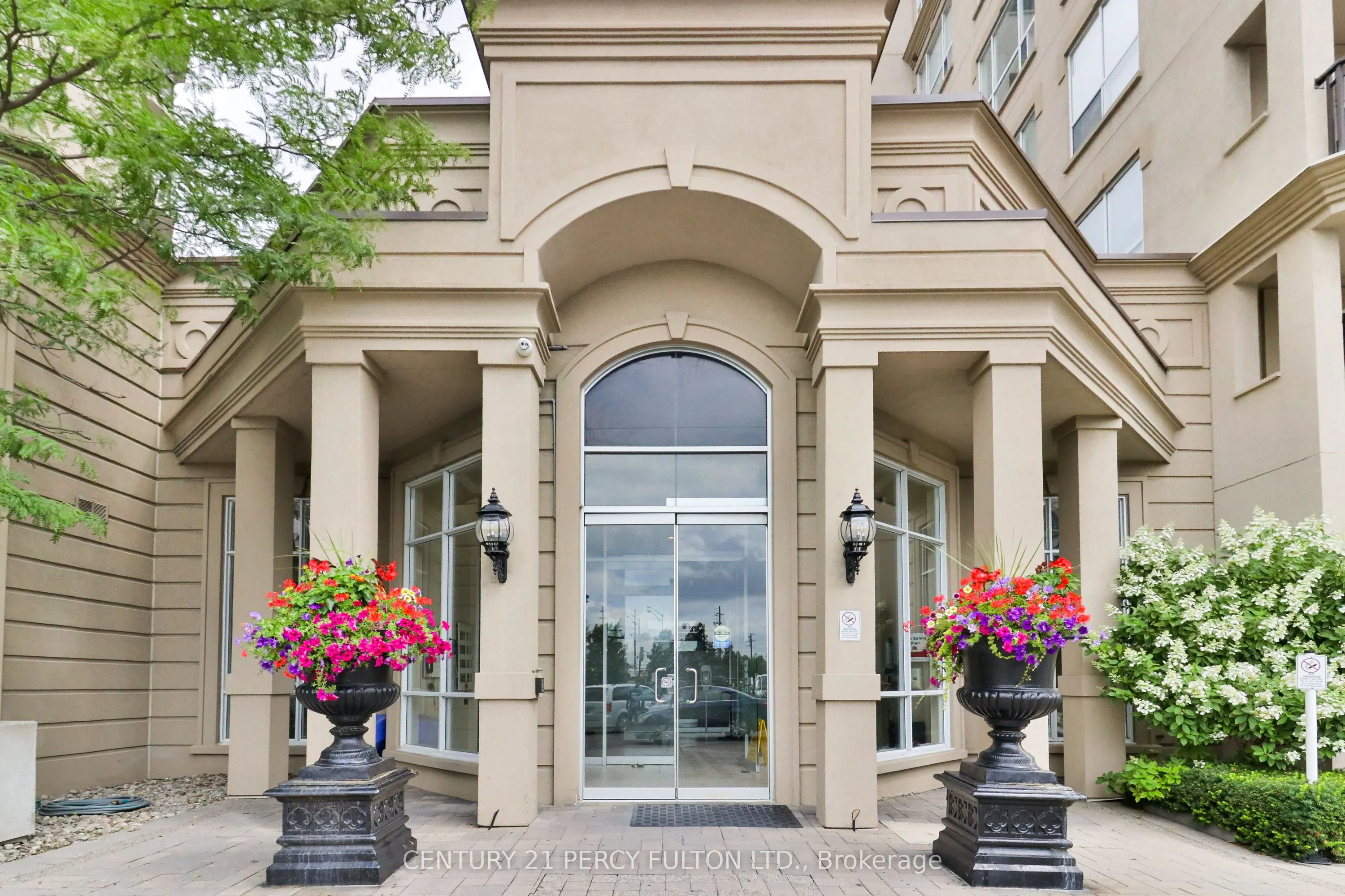 8 Maison Parc Court, #716