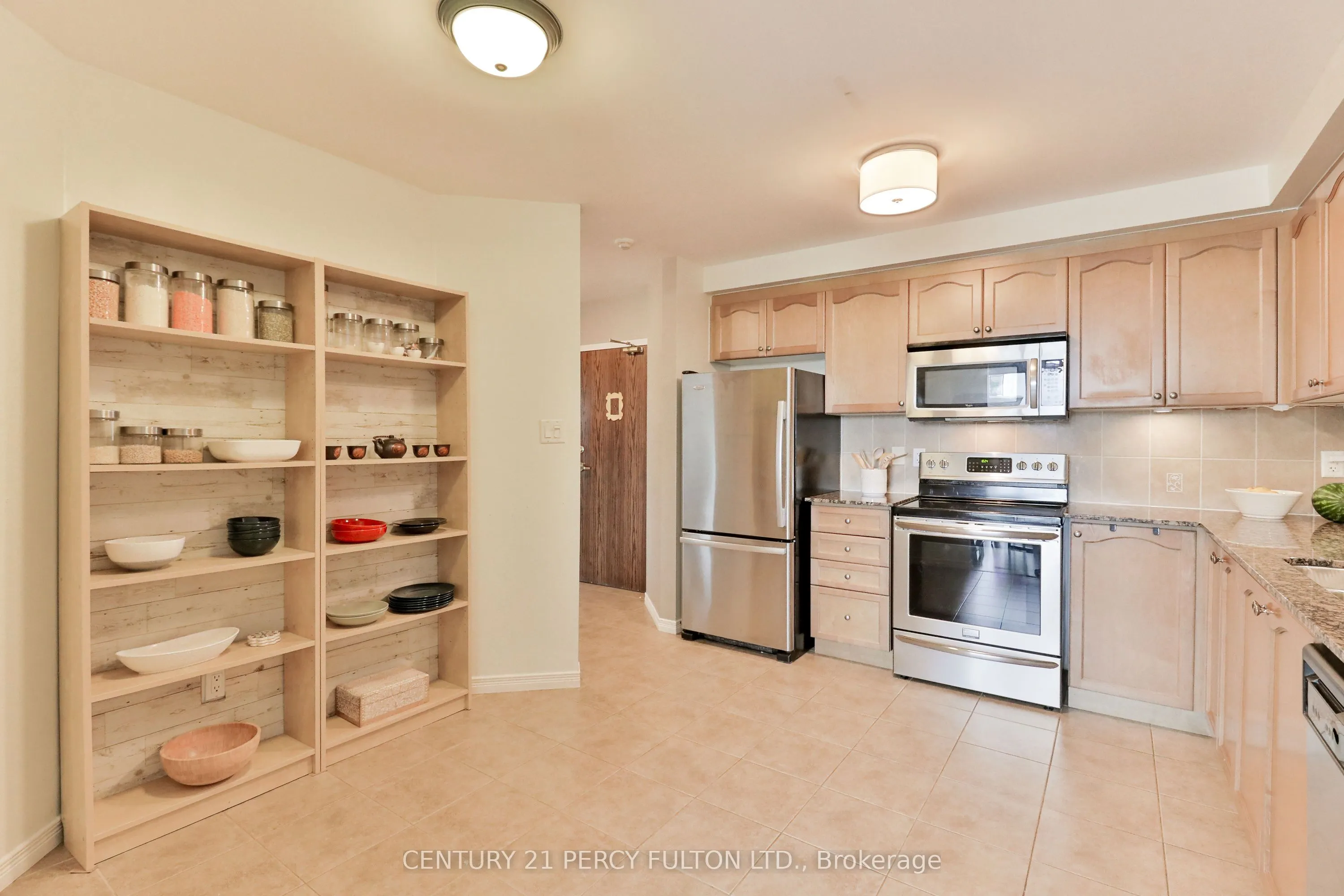 8 Maison Parc Court, #716