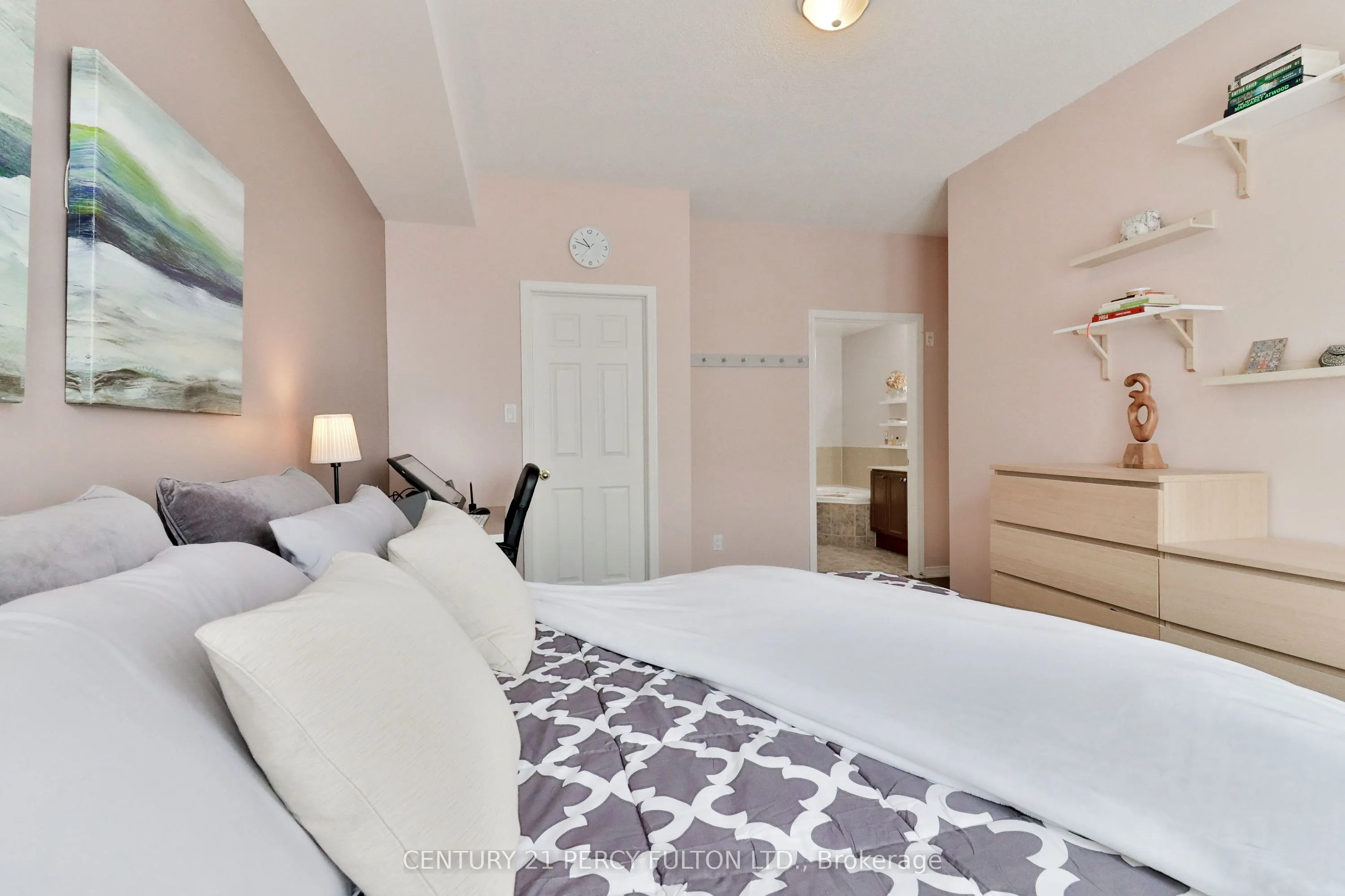 8 Maison Parc Court, #716