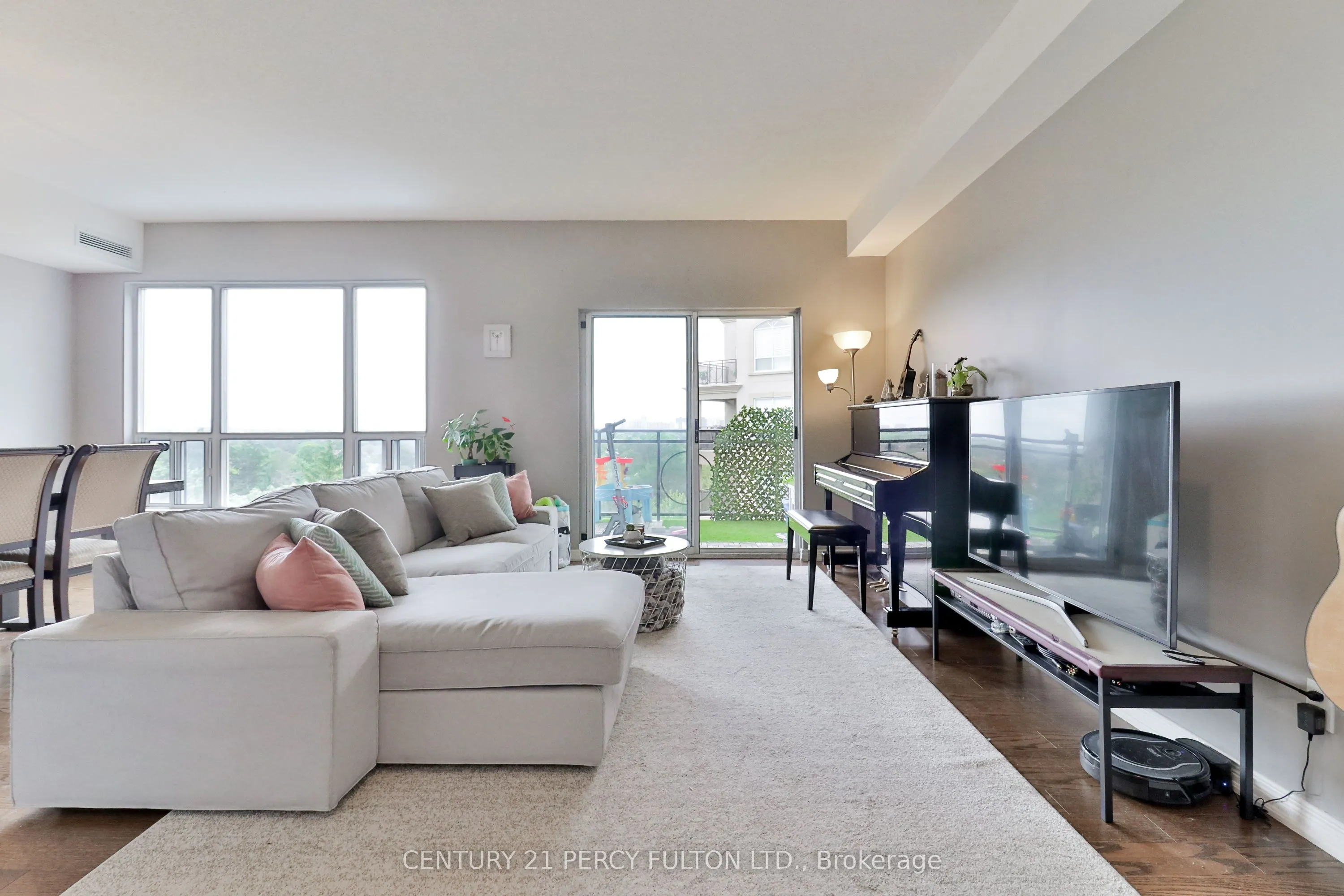 8 Maison Parc Court, #716