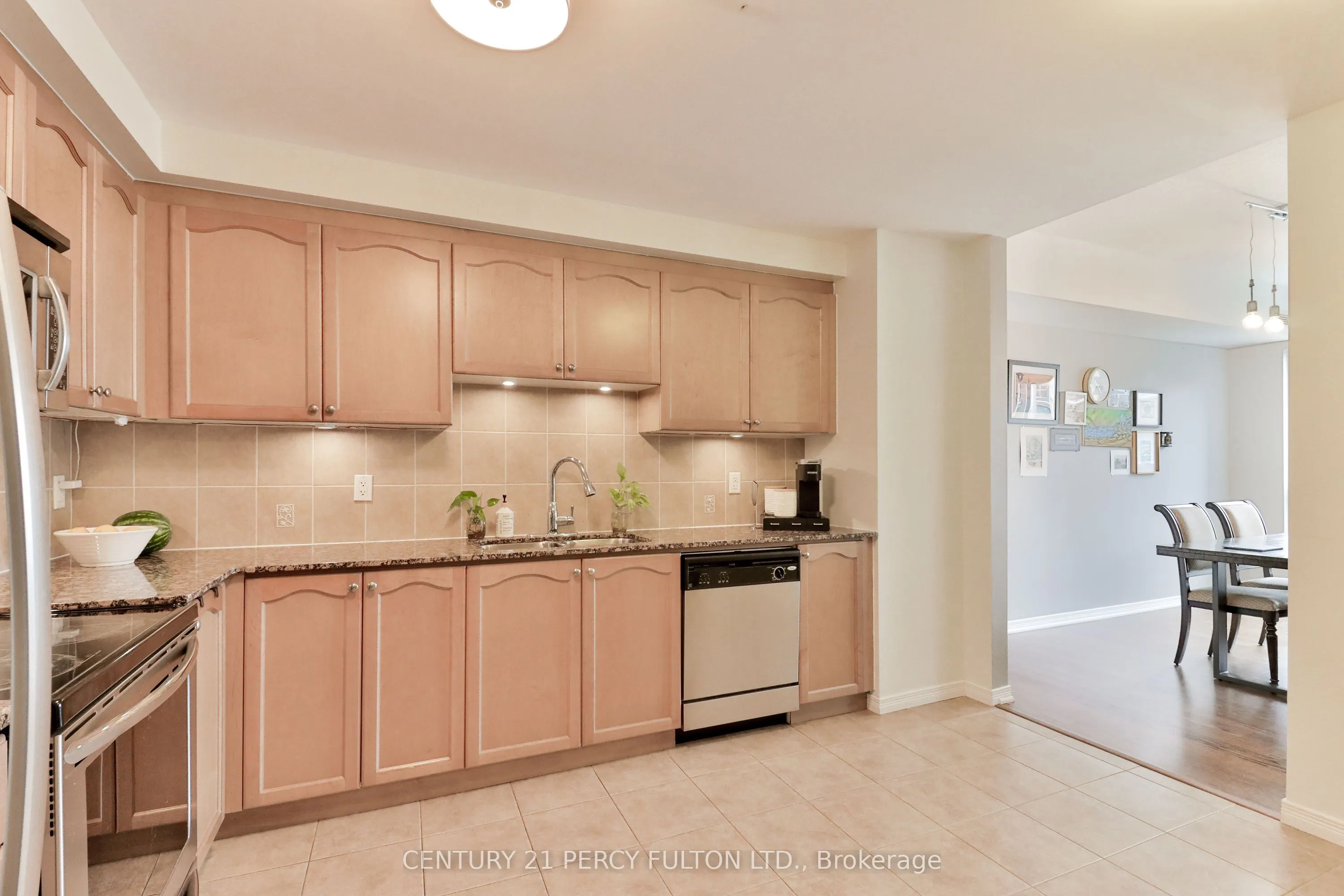 8 Maison Parc Court, #716