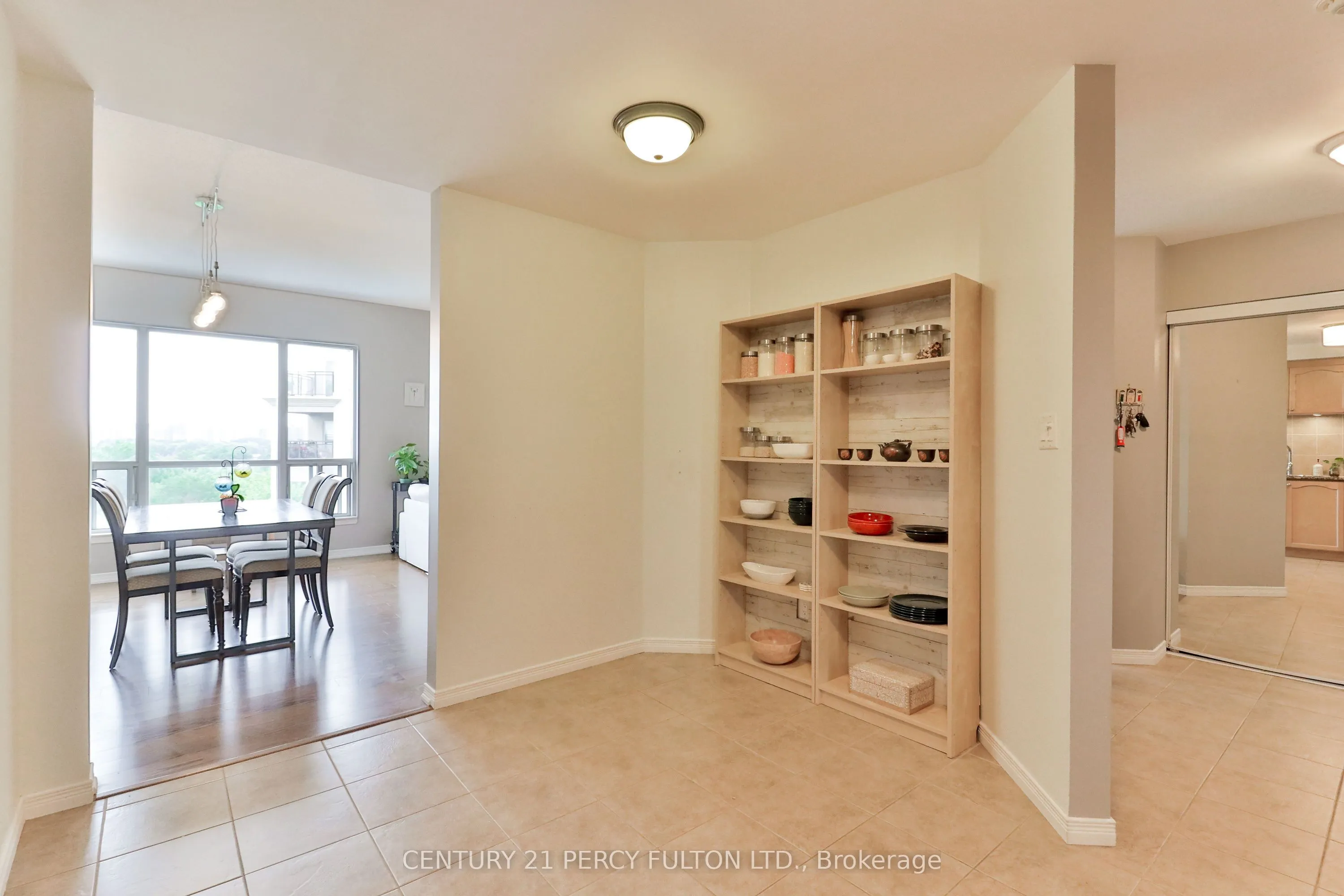 8 Maison Parc Court, #716