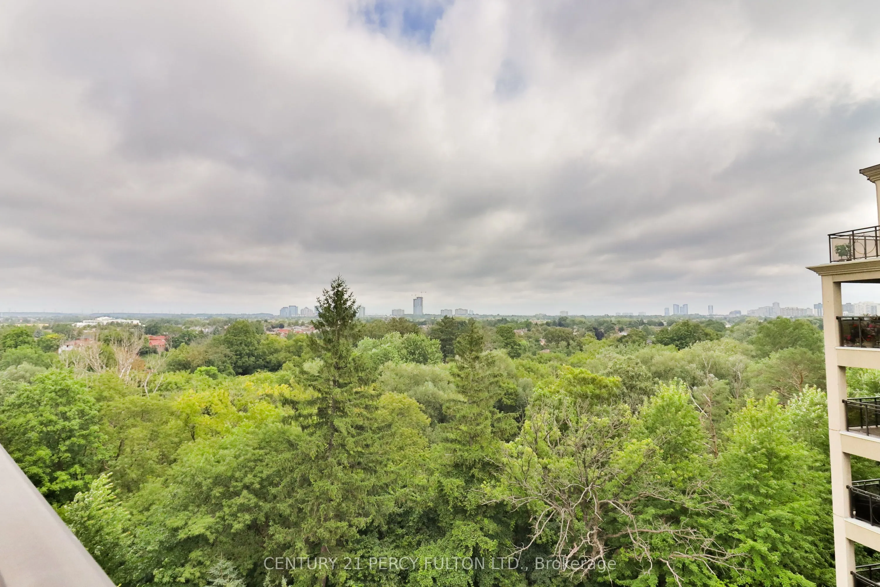 8 Maison Parc Court, #716