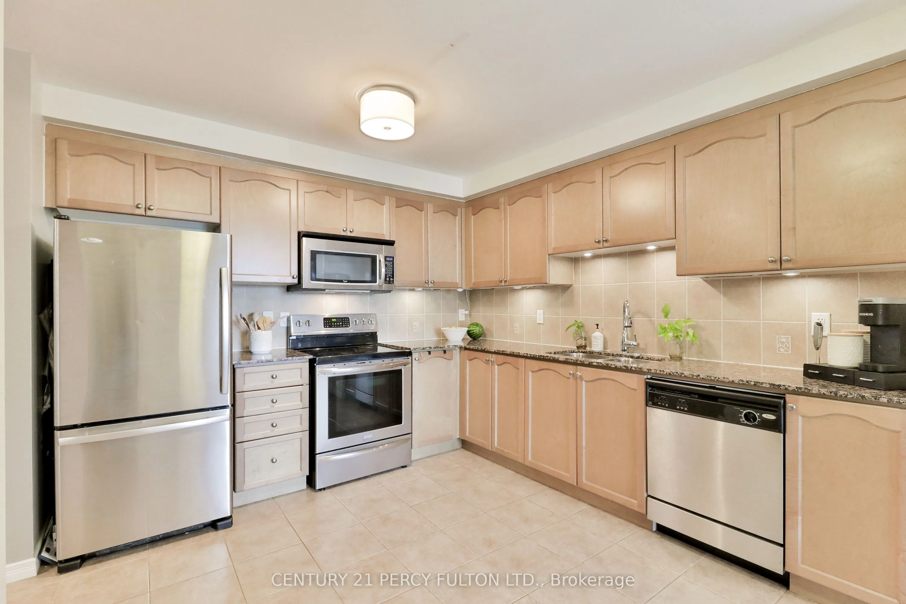 8 Maison Parc Court, #716