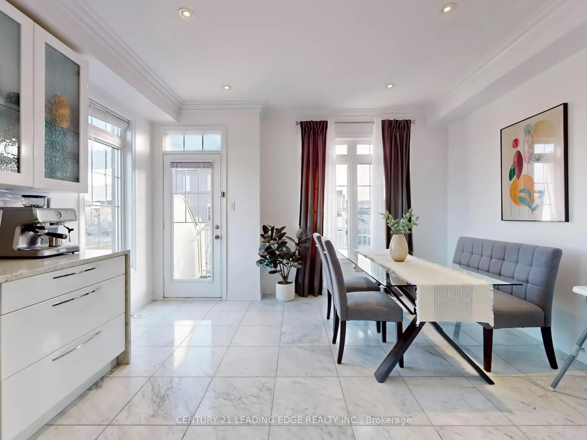 11 Dundas Way