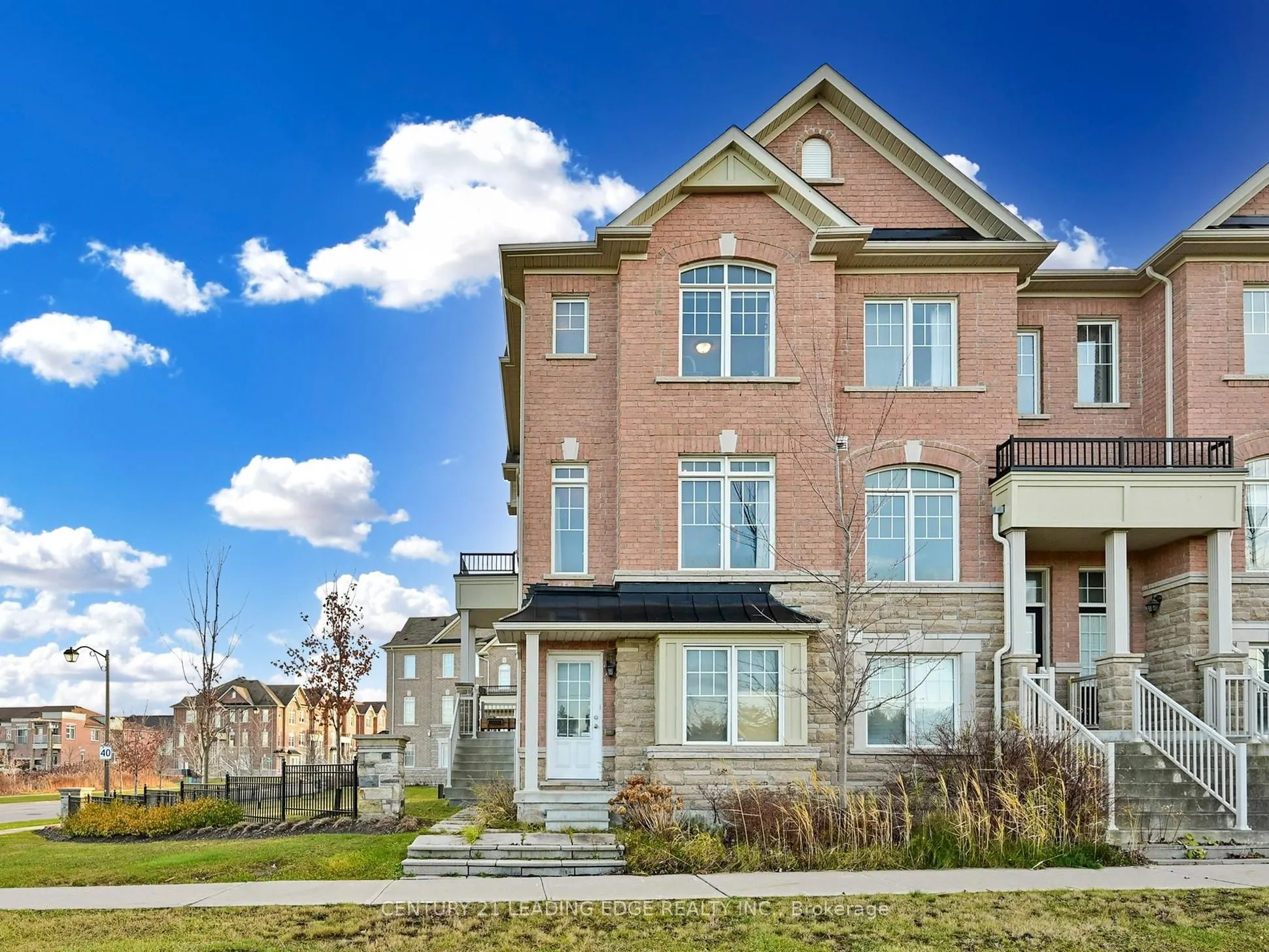 11 Dundas Way