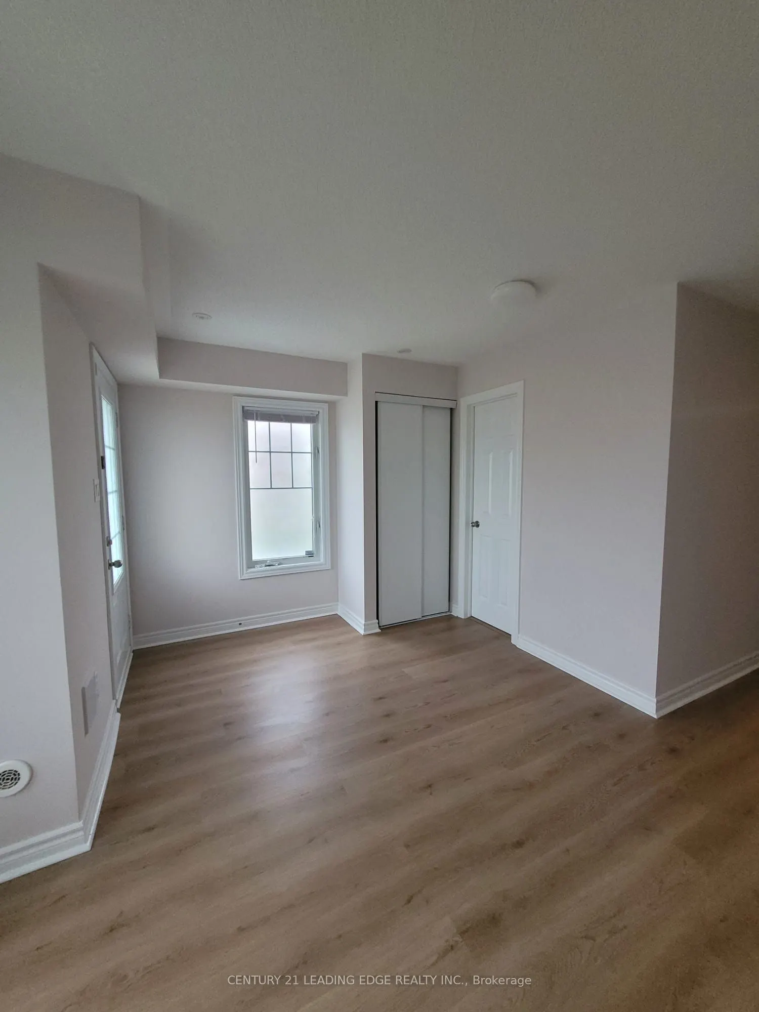 11 Dundas Way