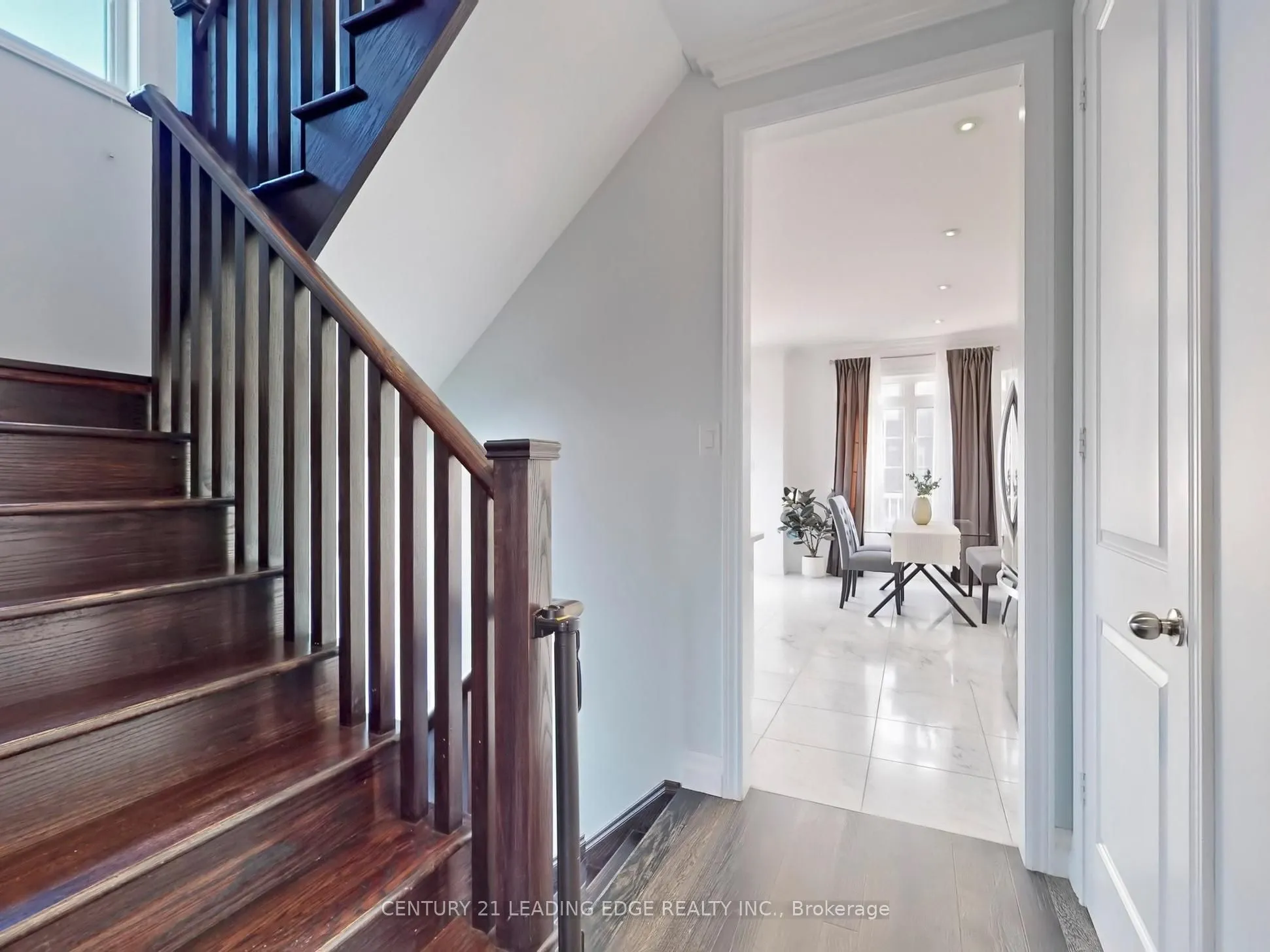 11 Dundas Way