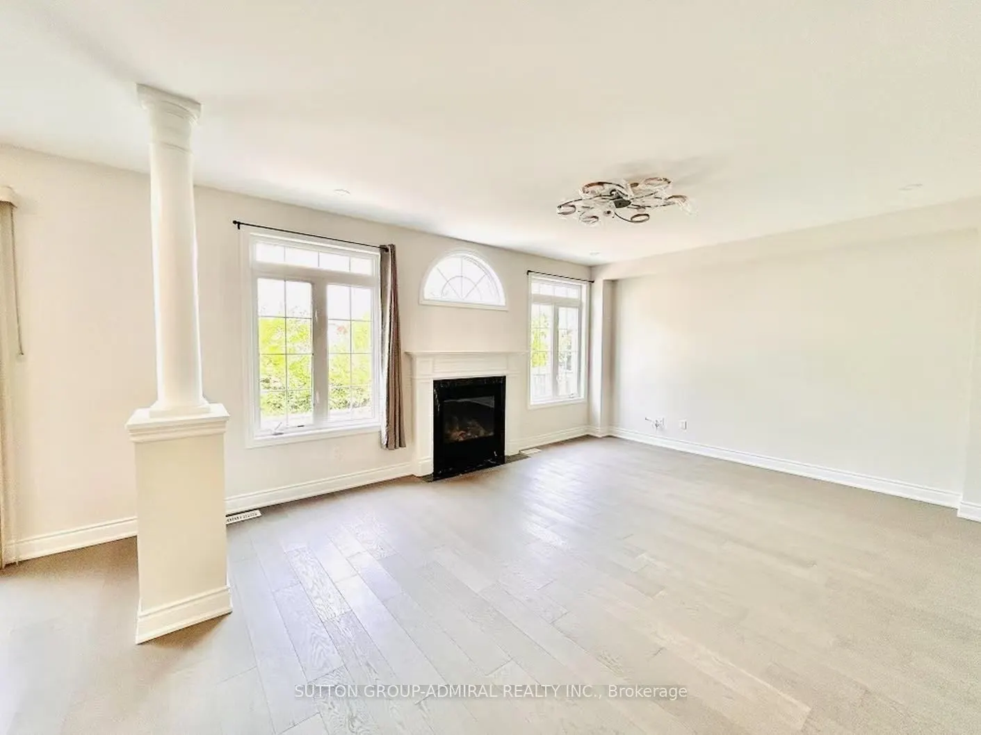4 Castleglen Boulevard