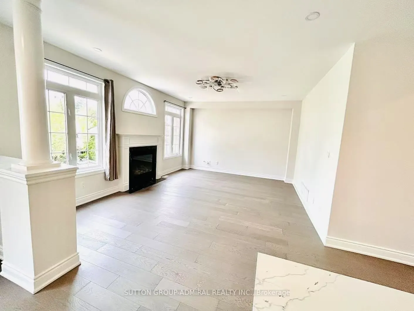 4 Castleglen Boulevard