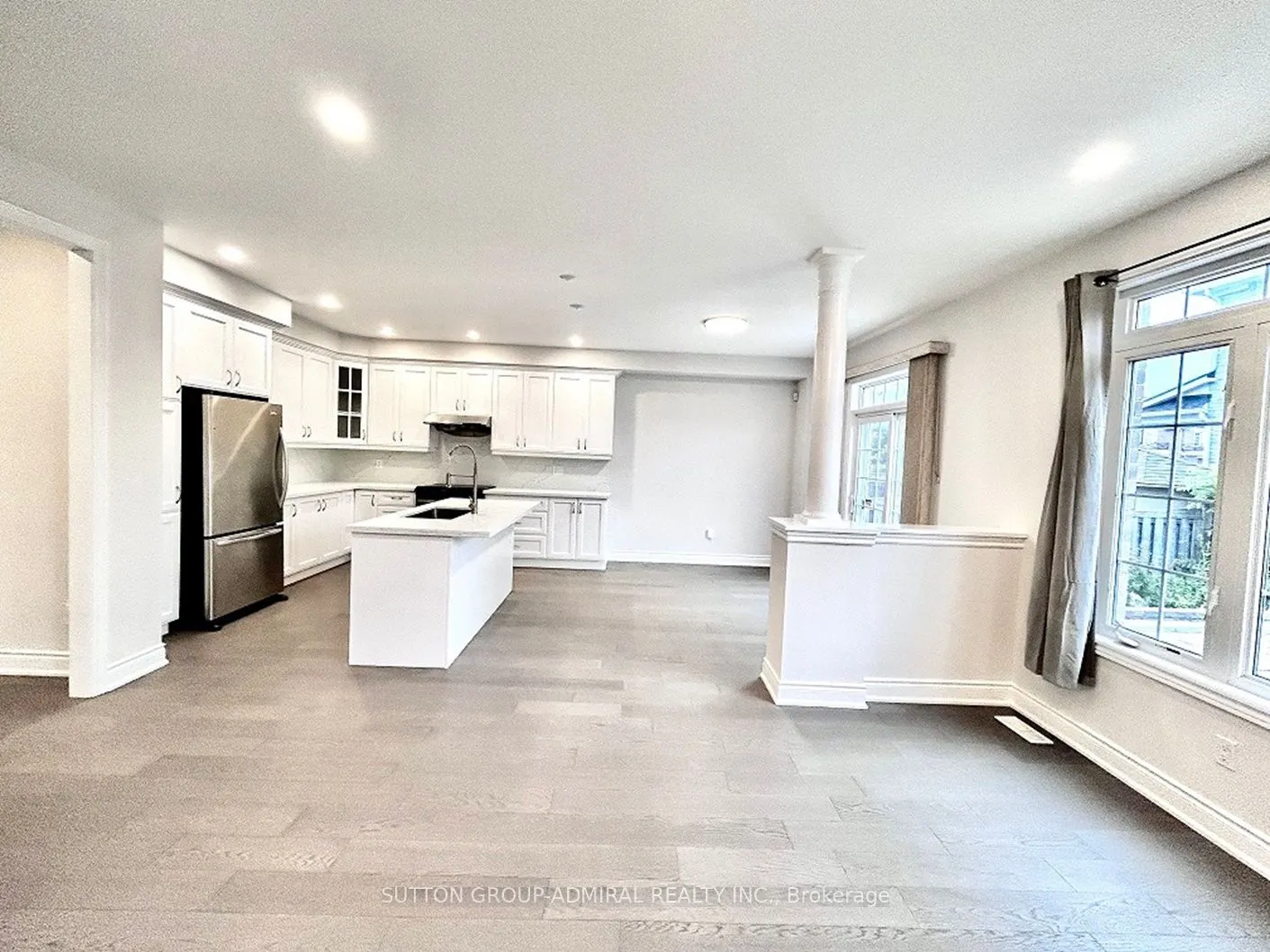 4 Castleglen Boulevard
