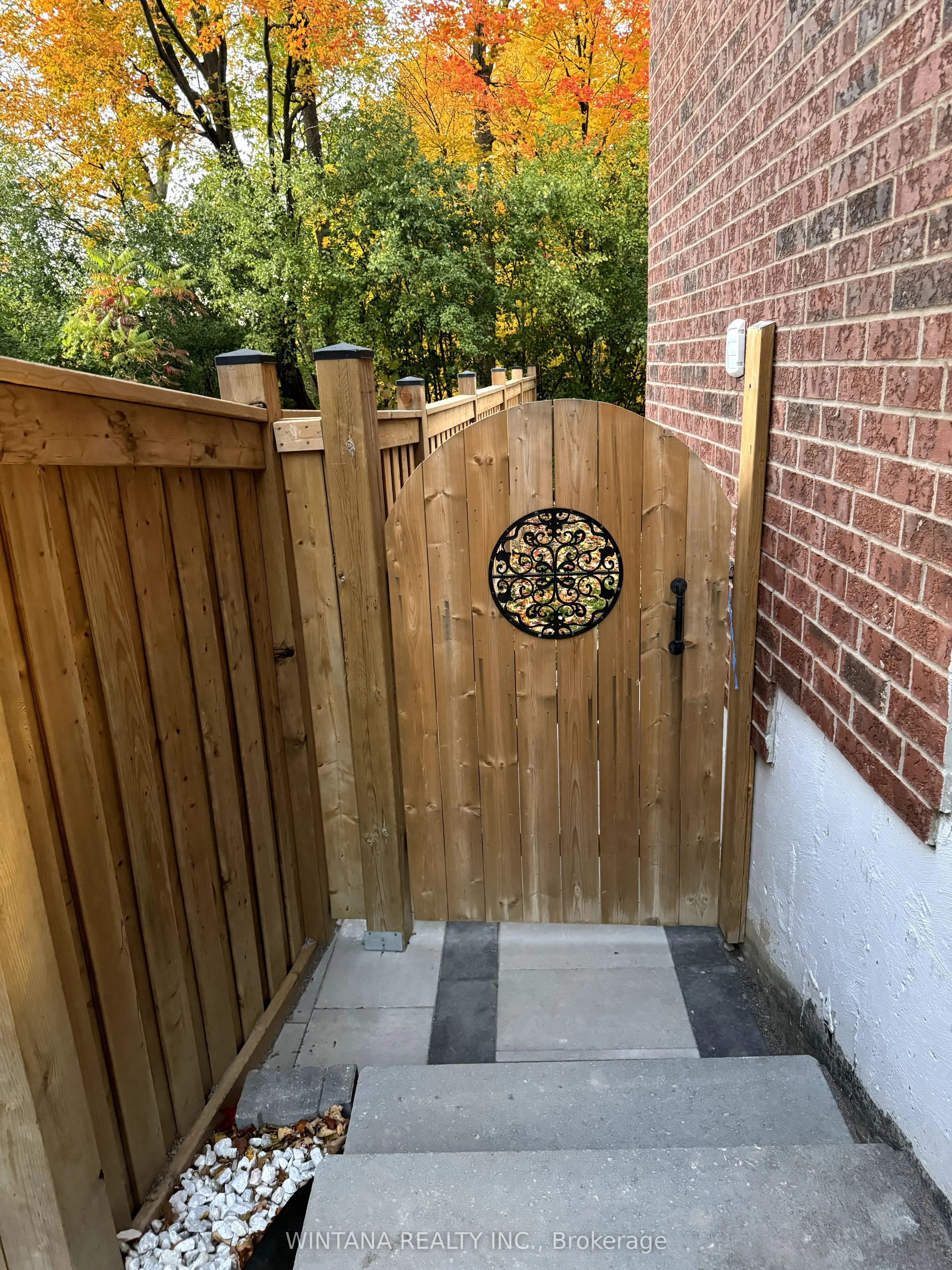 36 Matisse Trail