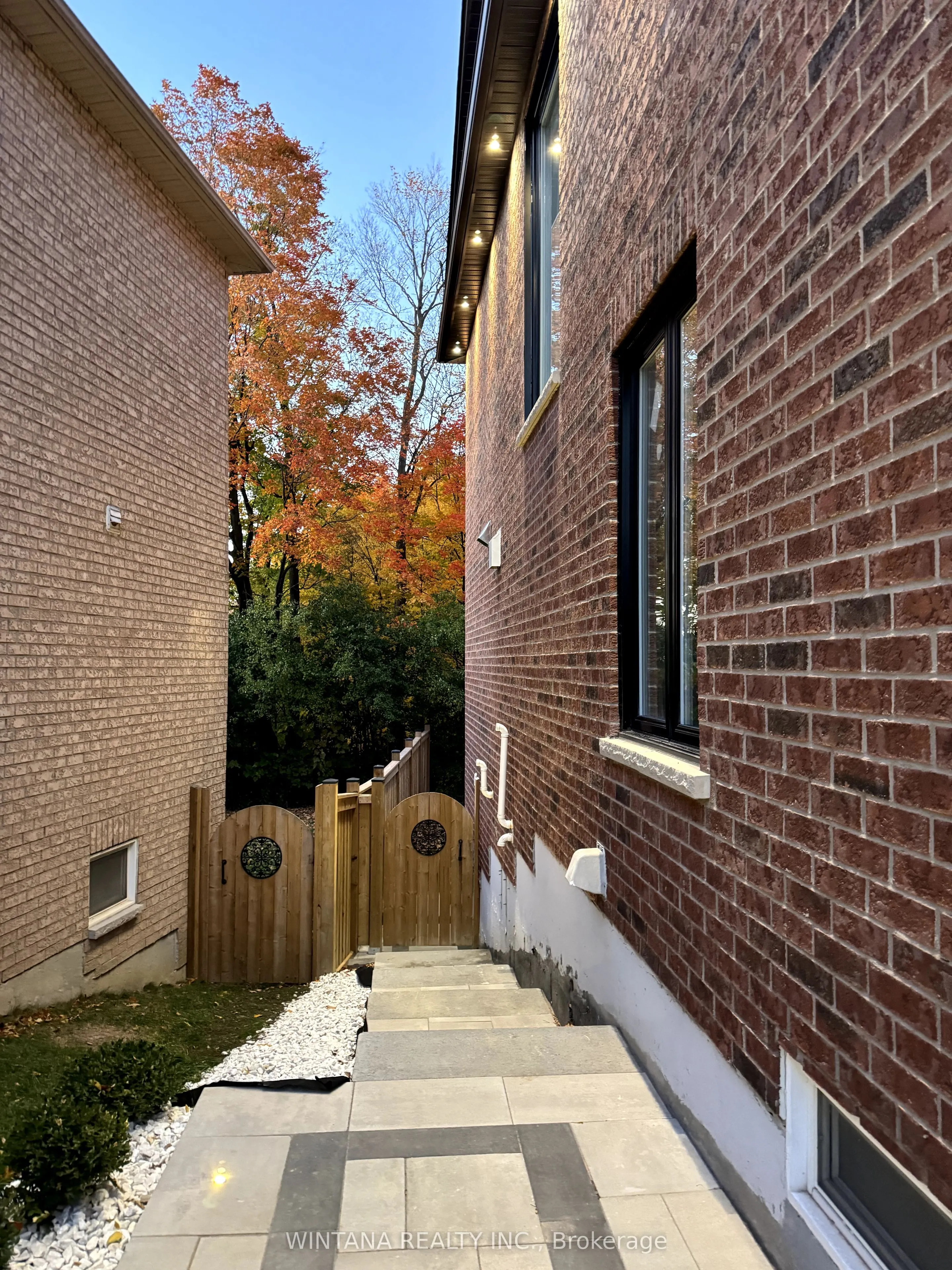 36 Matisse Trail