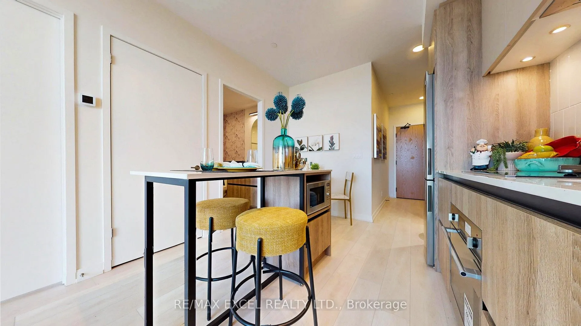 8 Beverley Glen Boulevard, #802