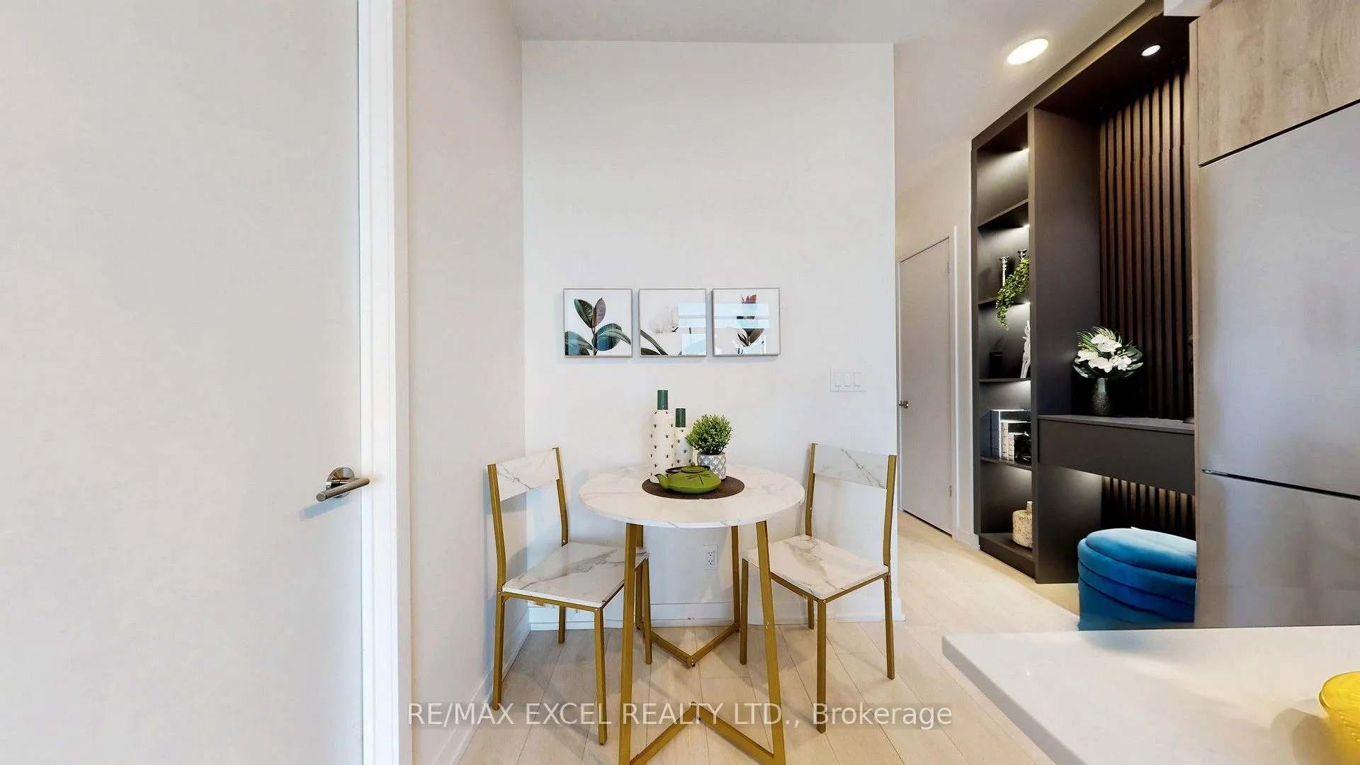 8 Beverley Glen Boulevard, #802
