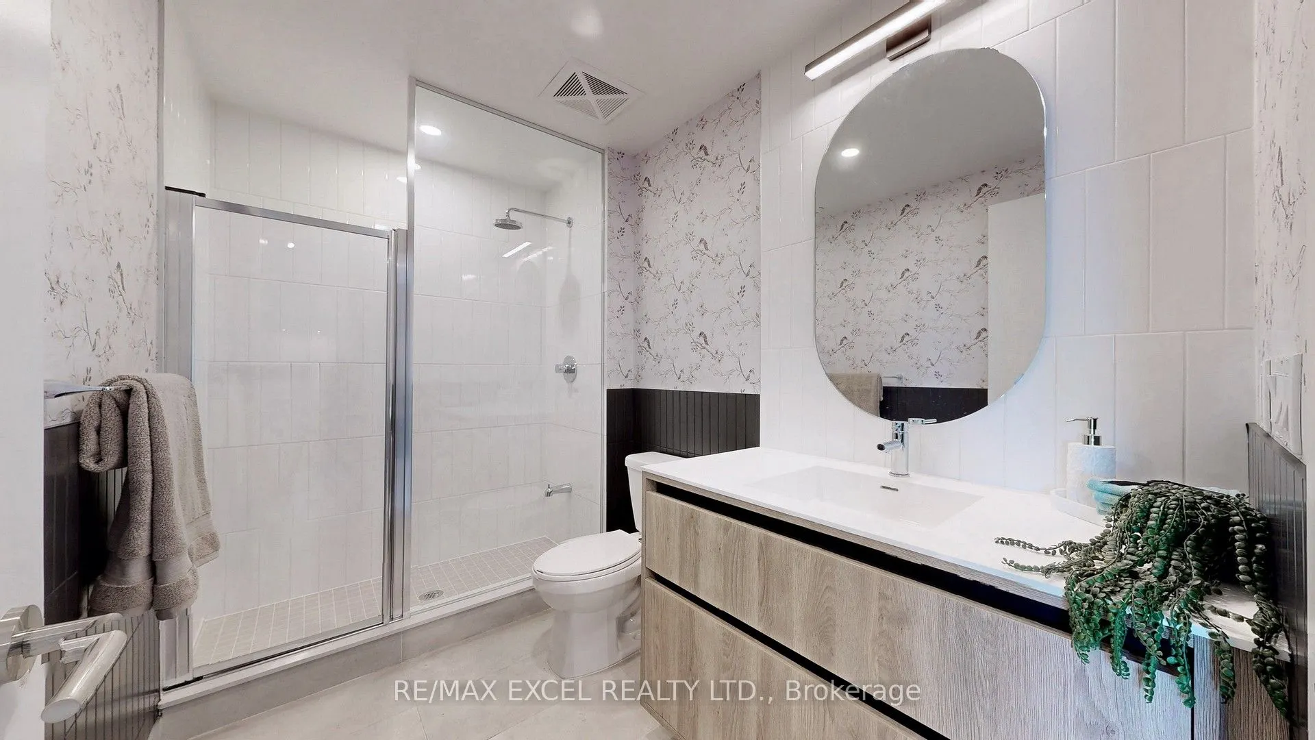 8 Beverley Glen Boulevard, #802