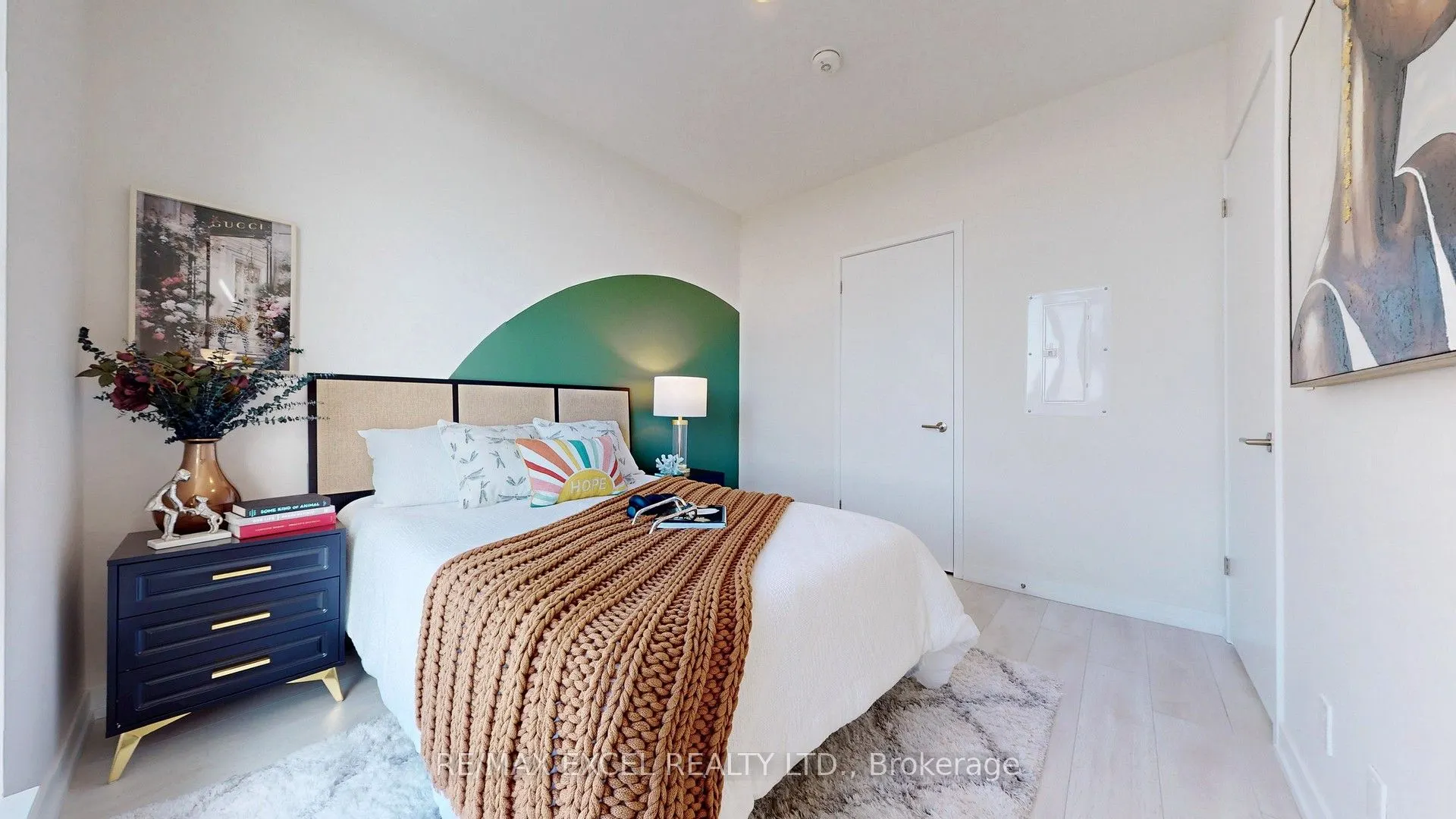 8 Beverley Glen Boulevard, #802