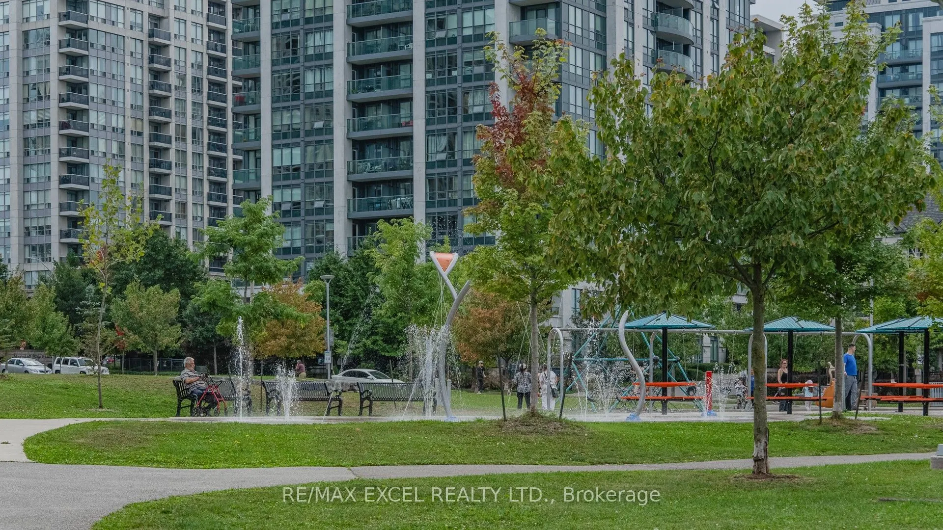 8 Beverley Glen Boulevard, #802