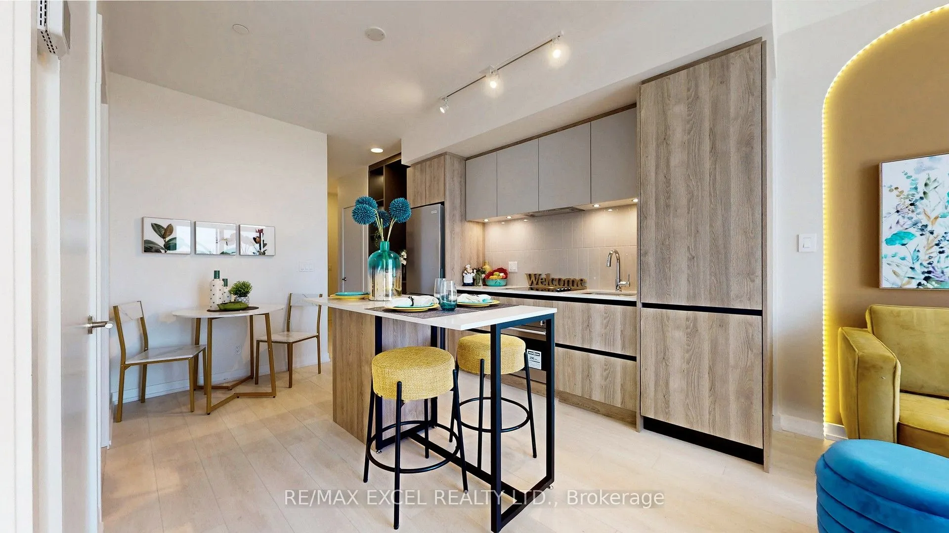 8 Beverley Glen Boulevard, #802
