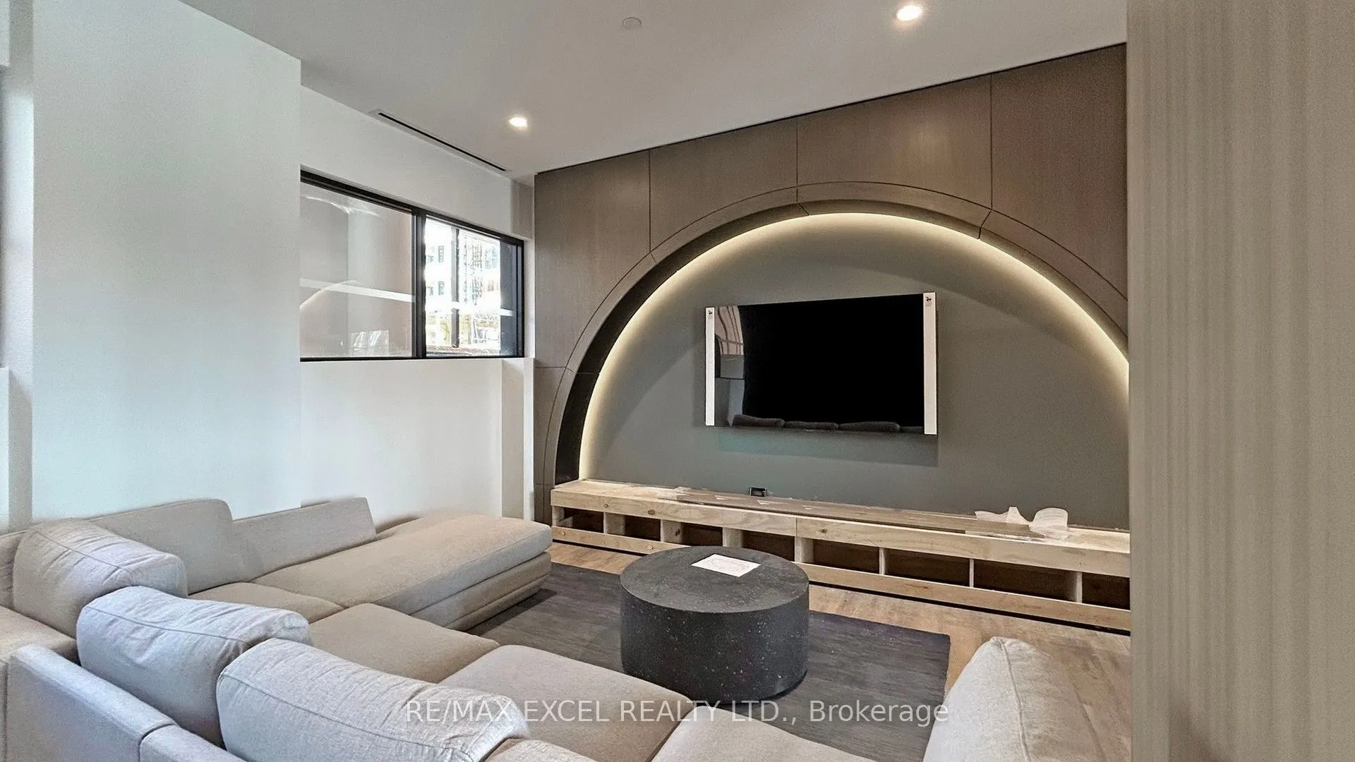 8 Beverley Glen Boulevard, #802