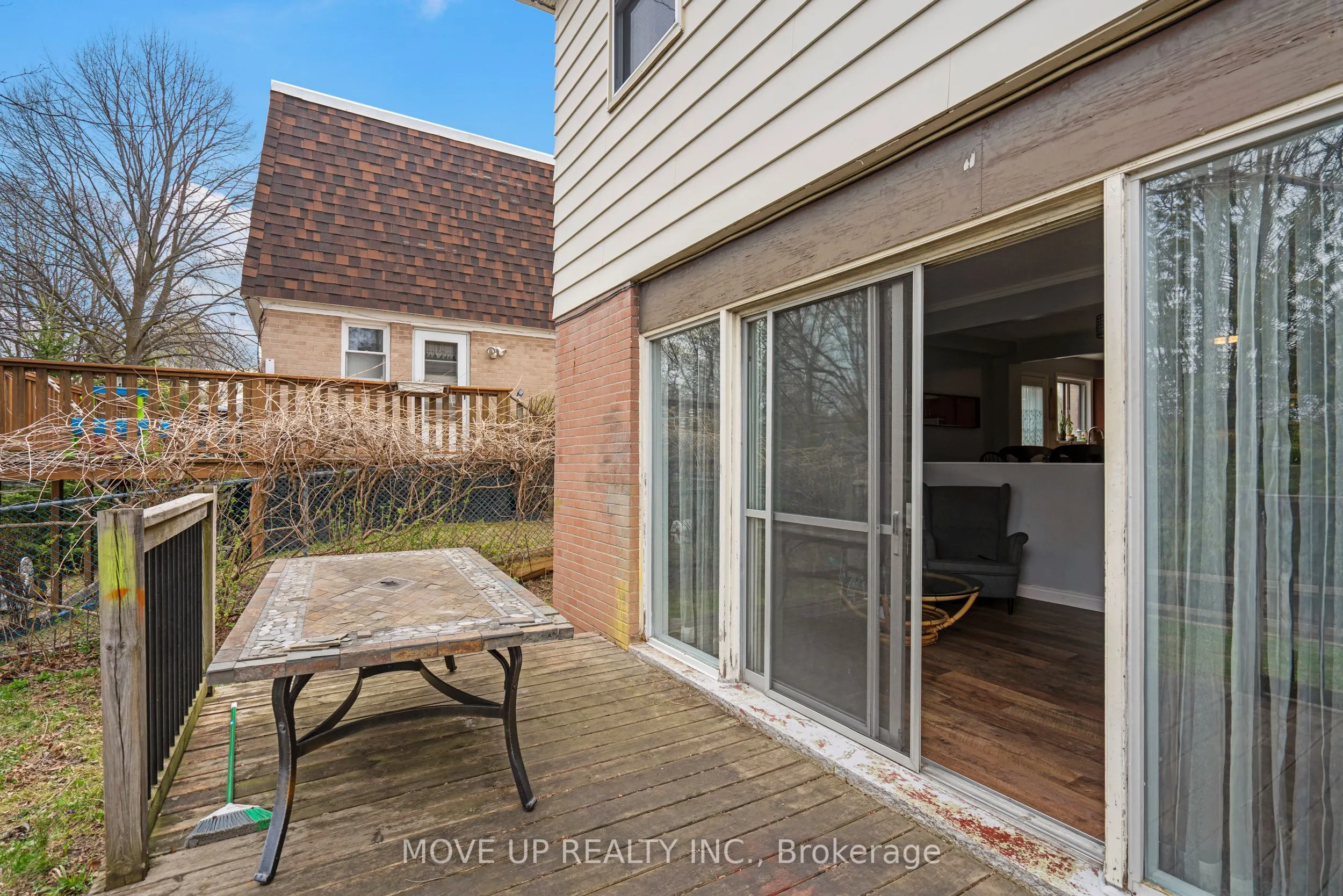 785 Pam Crescent