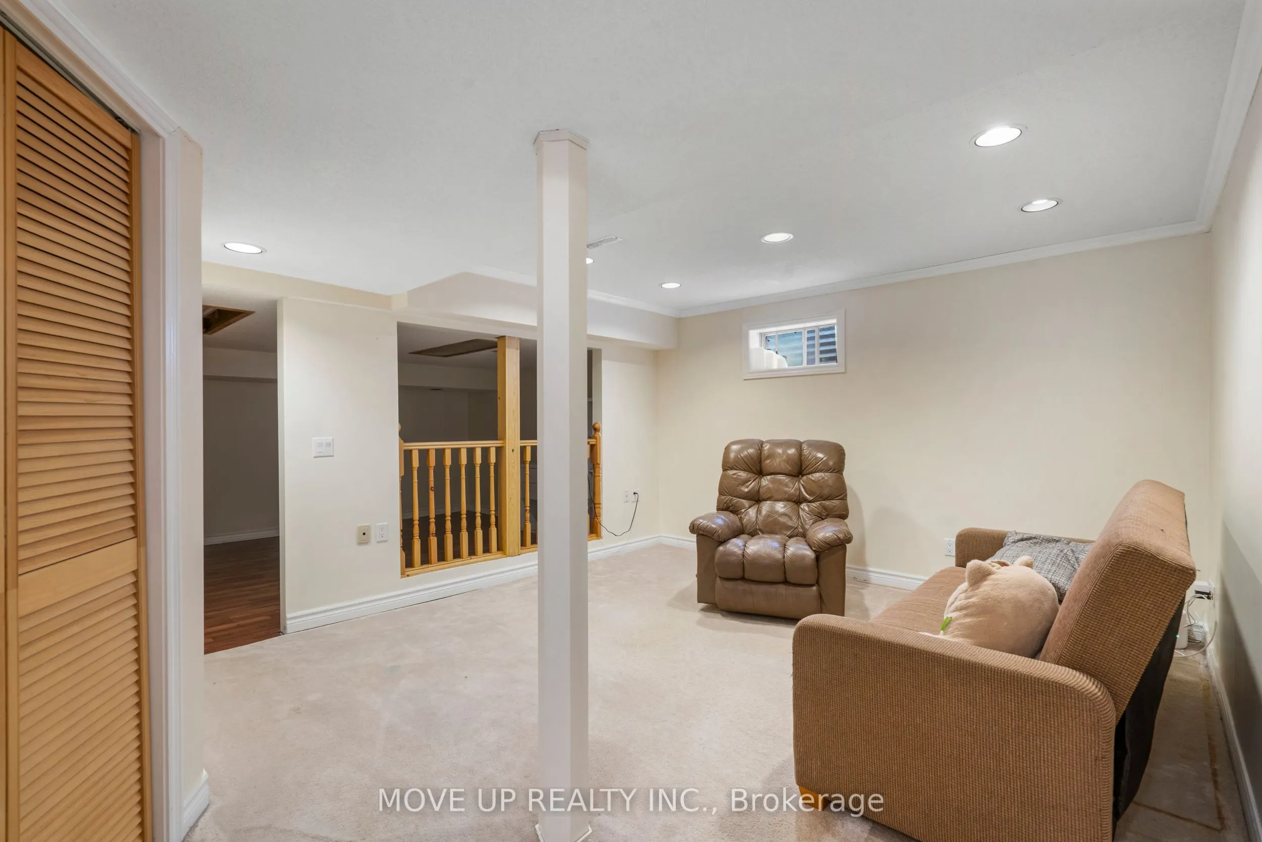 785 Pam Crescent