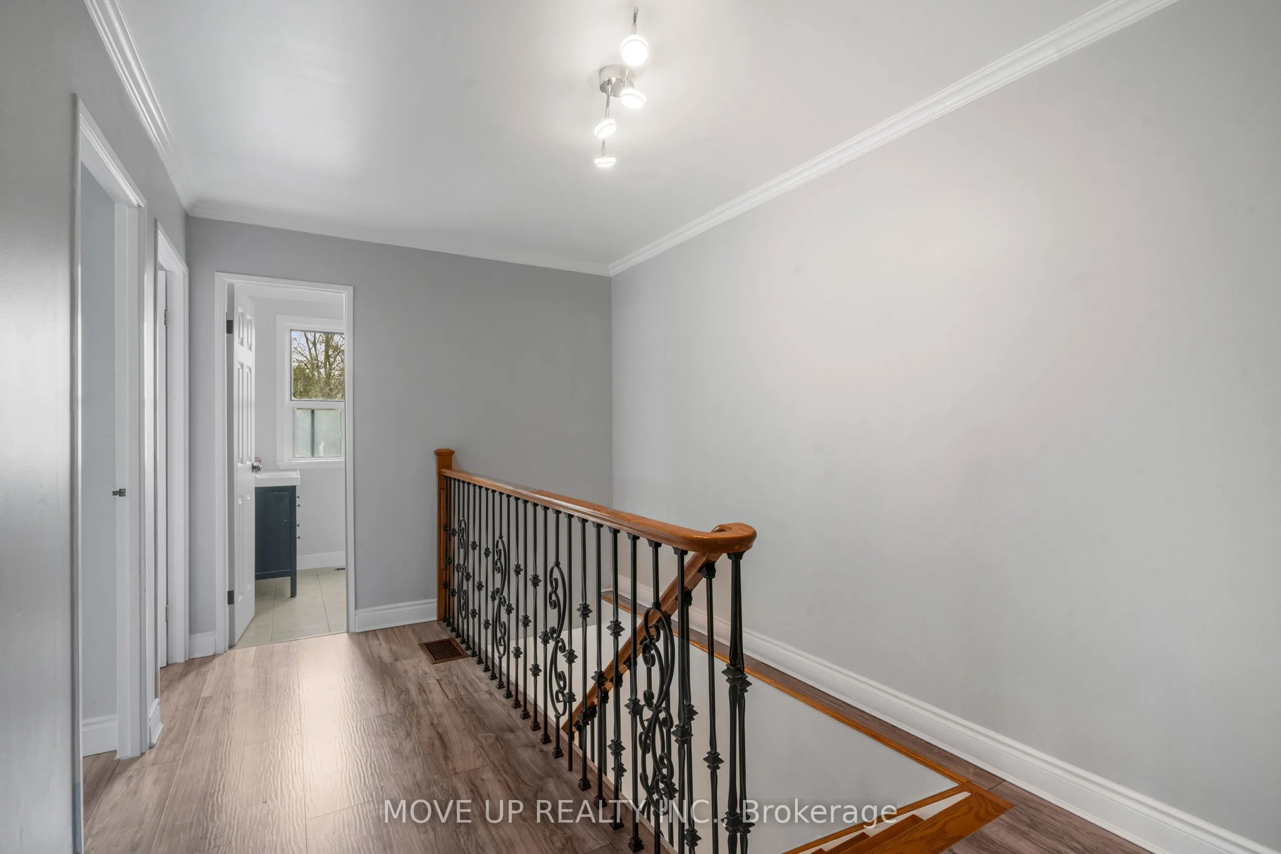 785 Pam Crescent