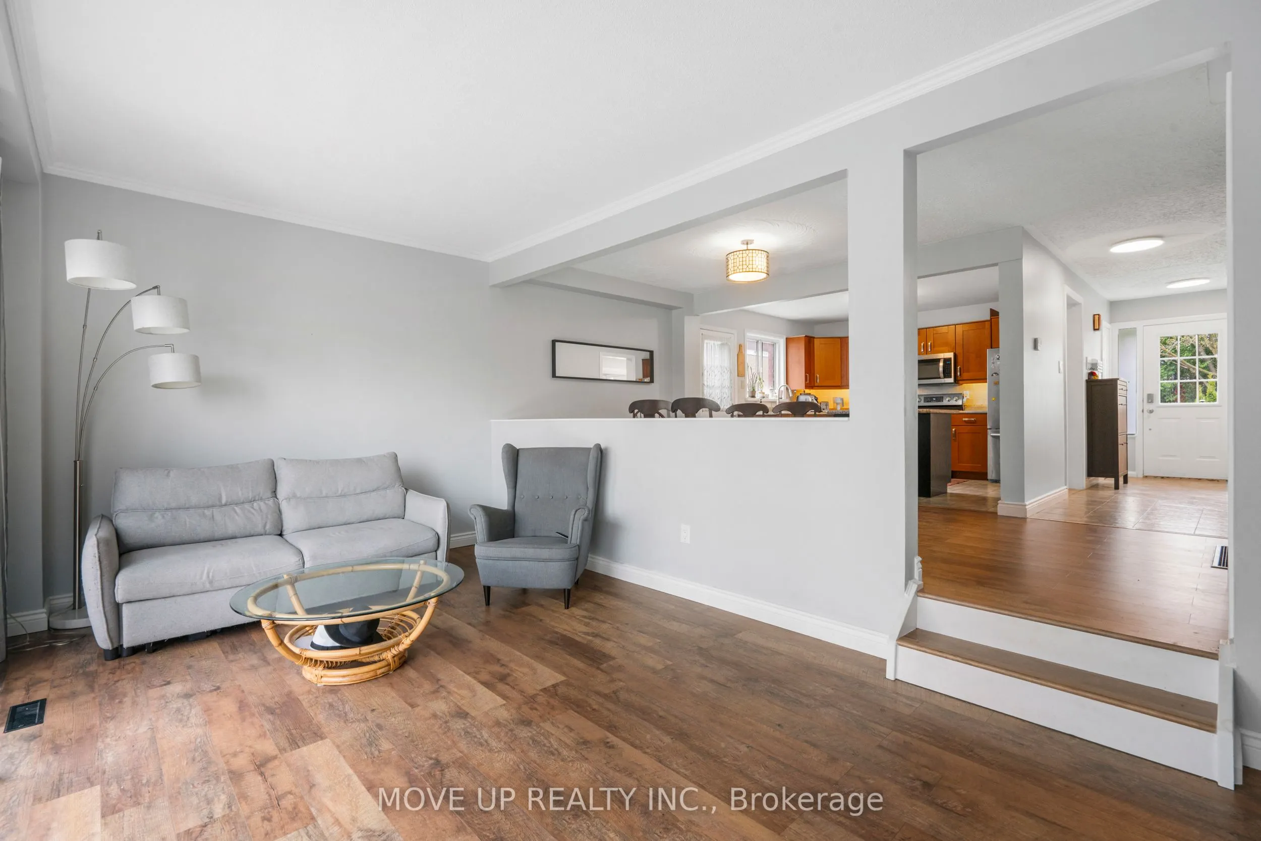 785 Pam Crescent