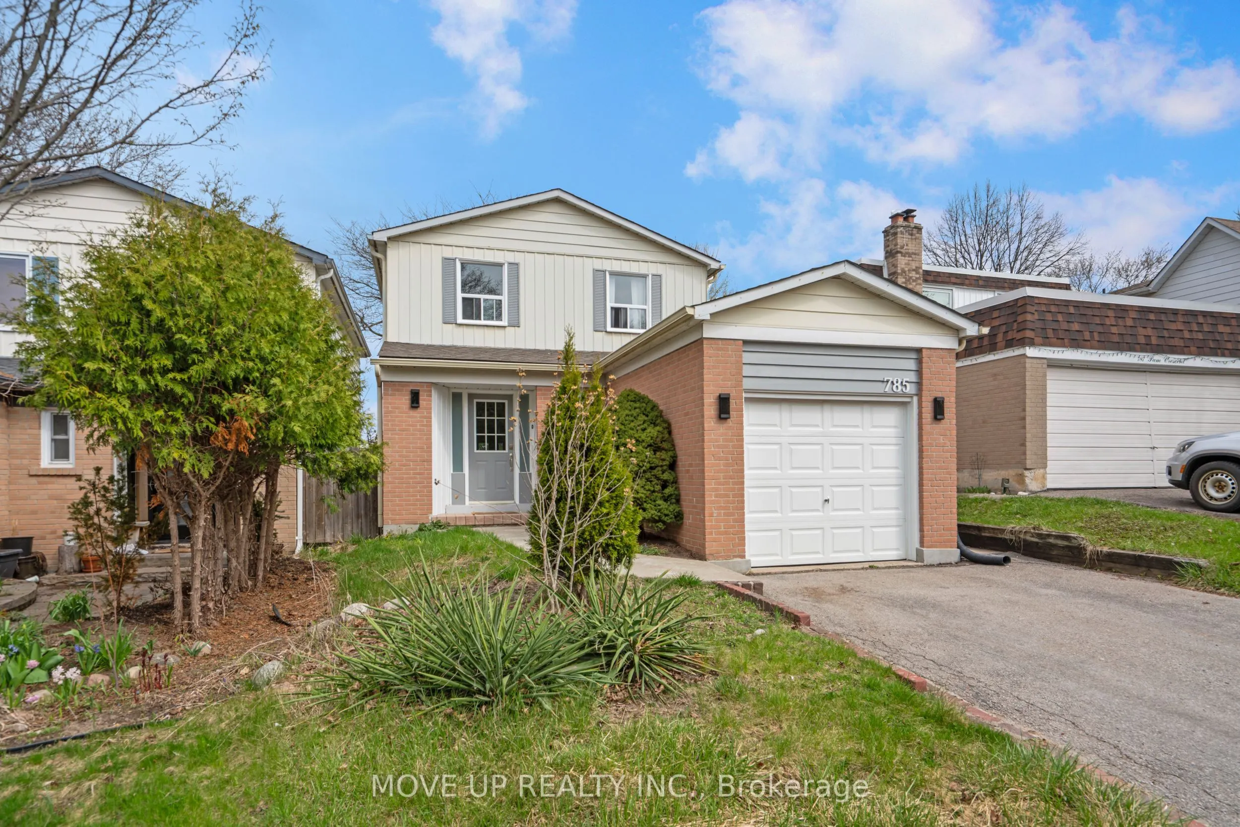 785 Pam Crescent