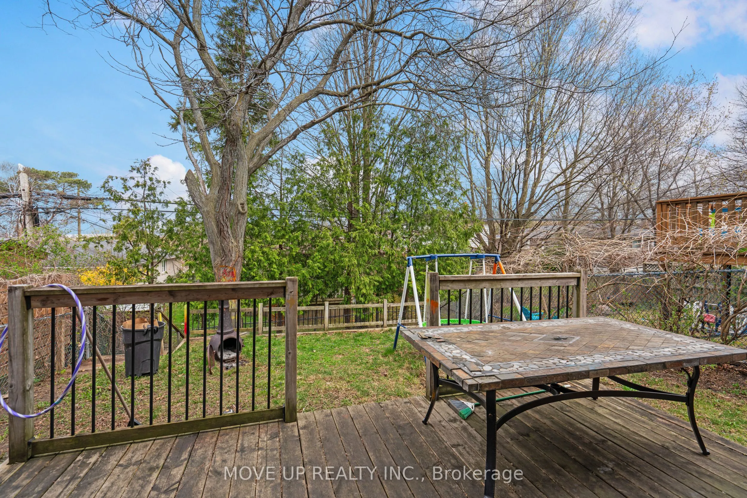 785 Pam Crescent