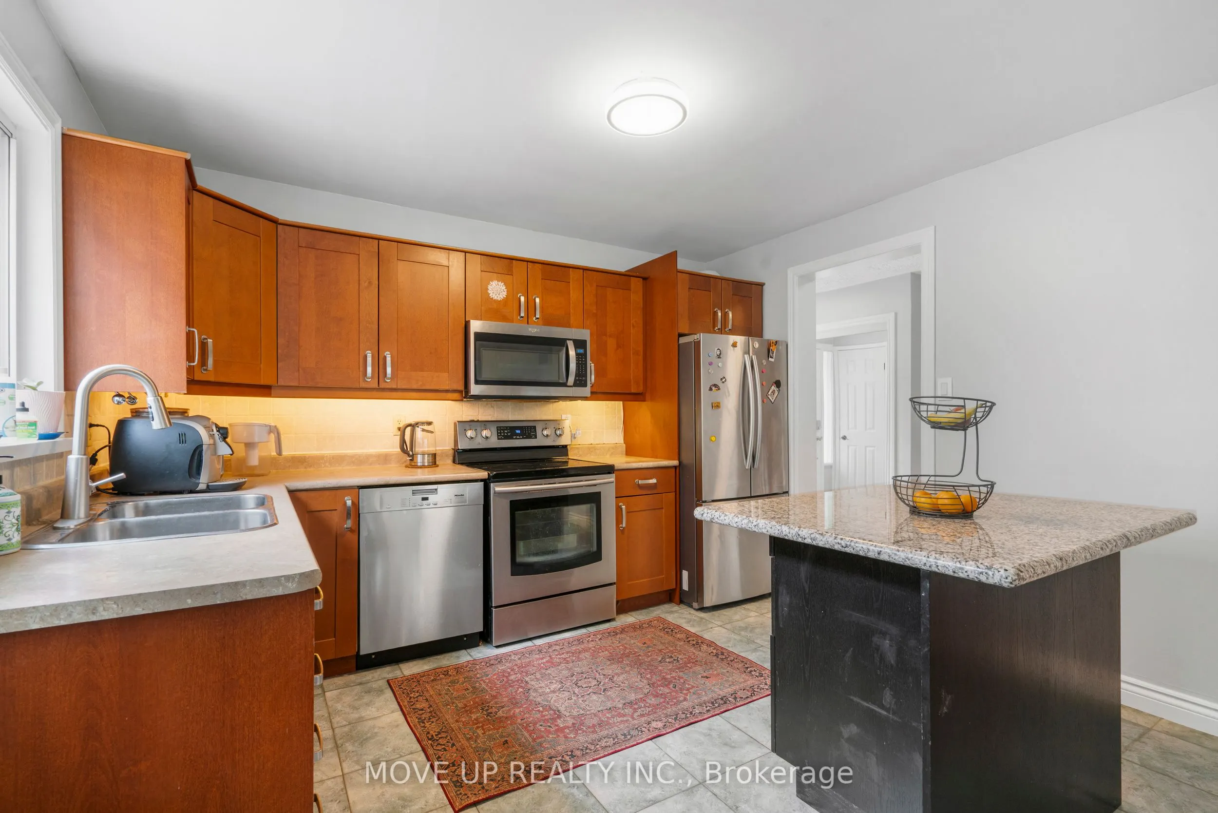 785 Pam Crescent