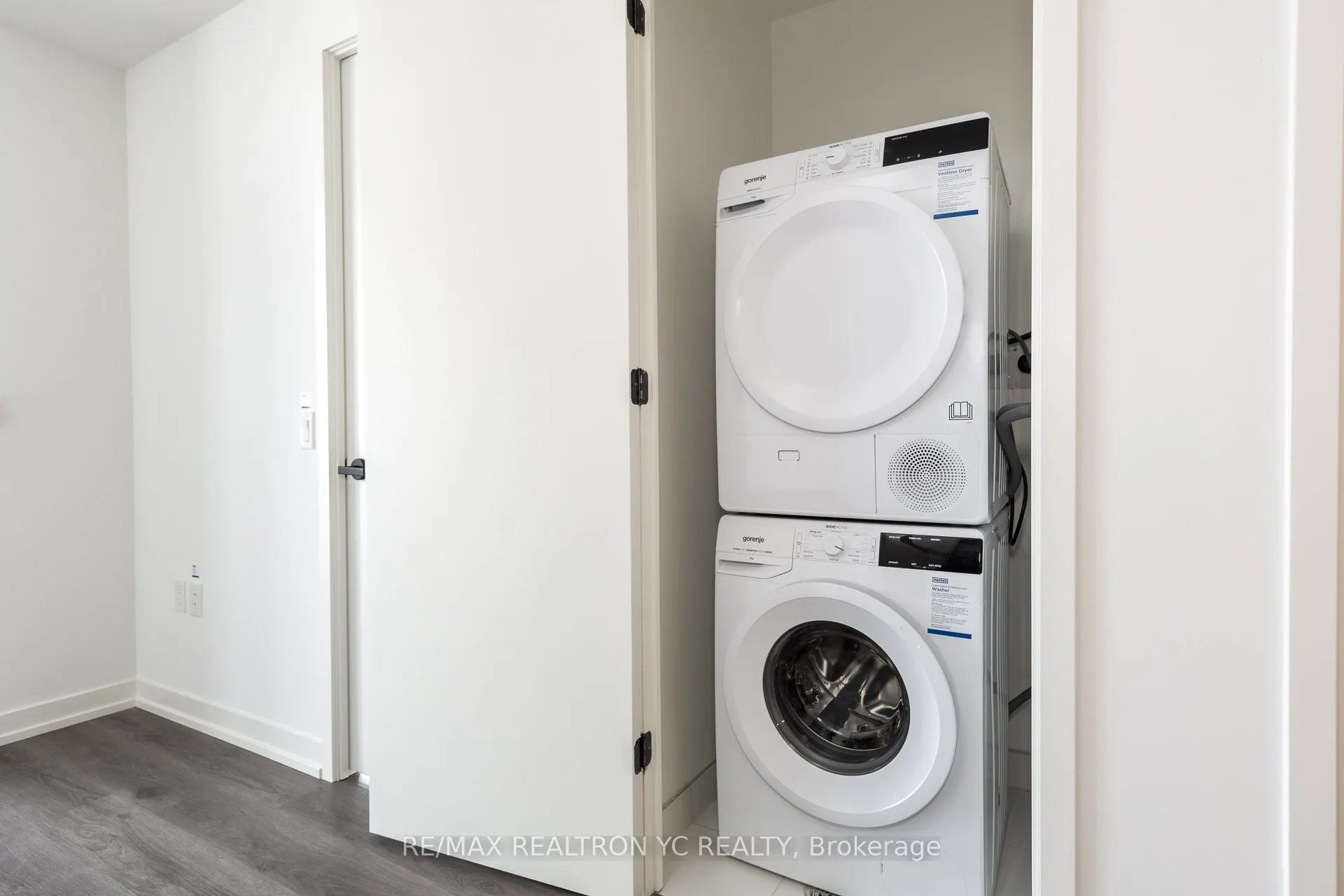 28 Interchange Way, #2709