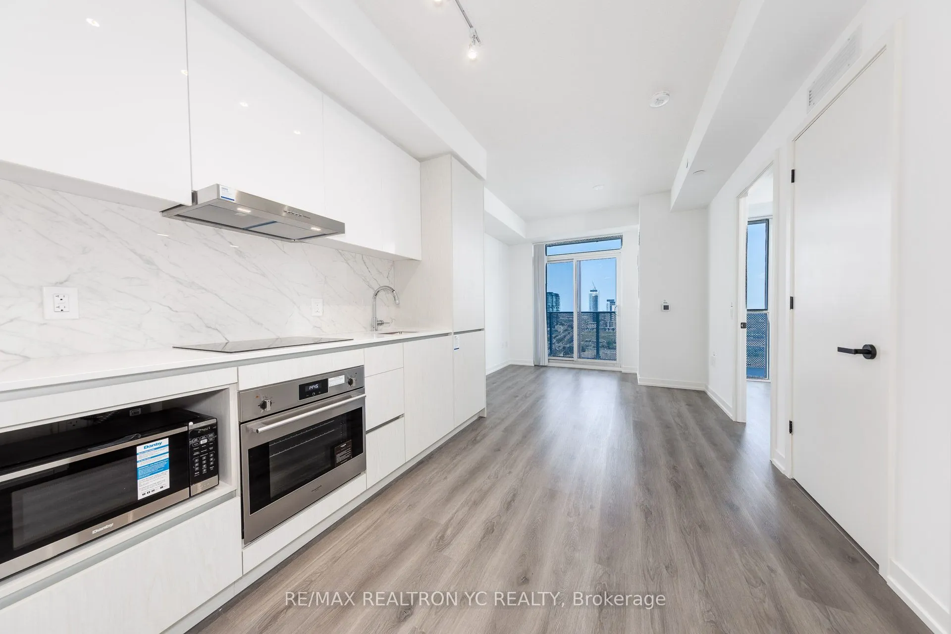 28 Interchange Way, #2709
