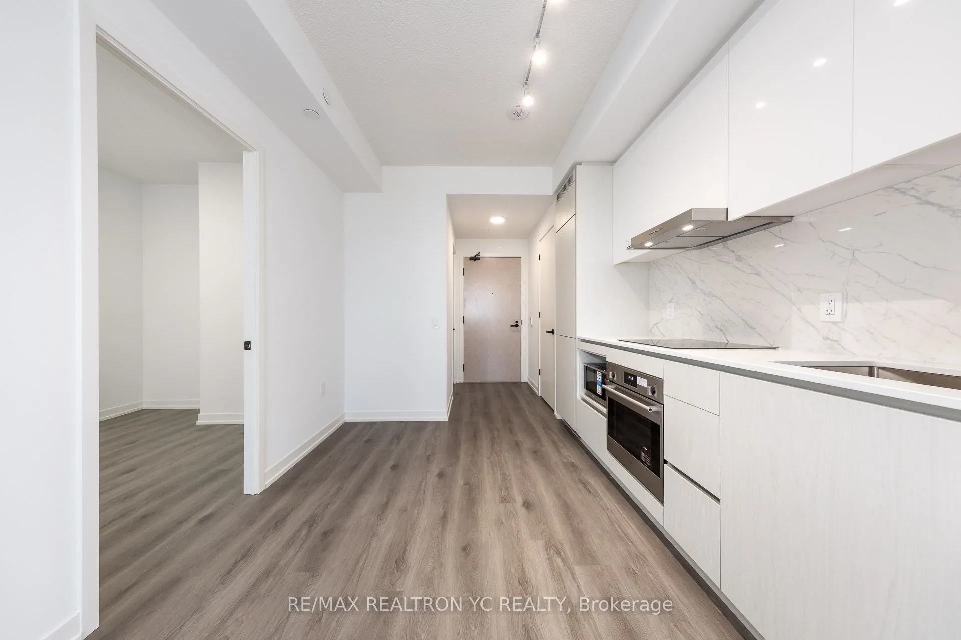 28 Interchange Way, #2709