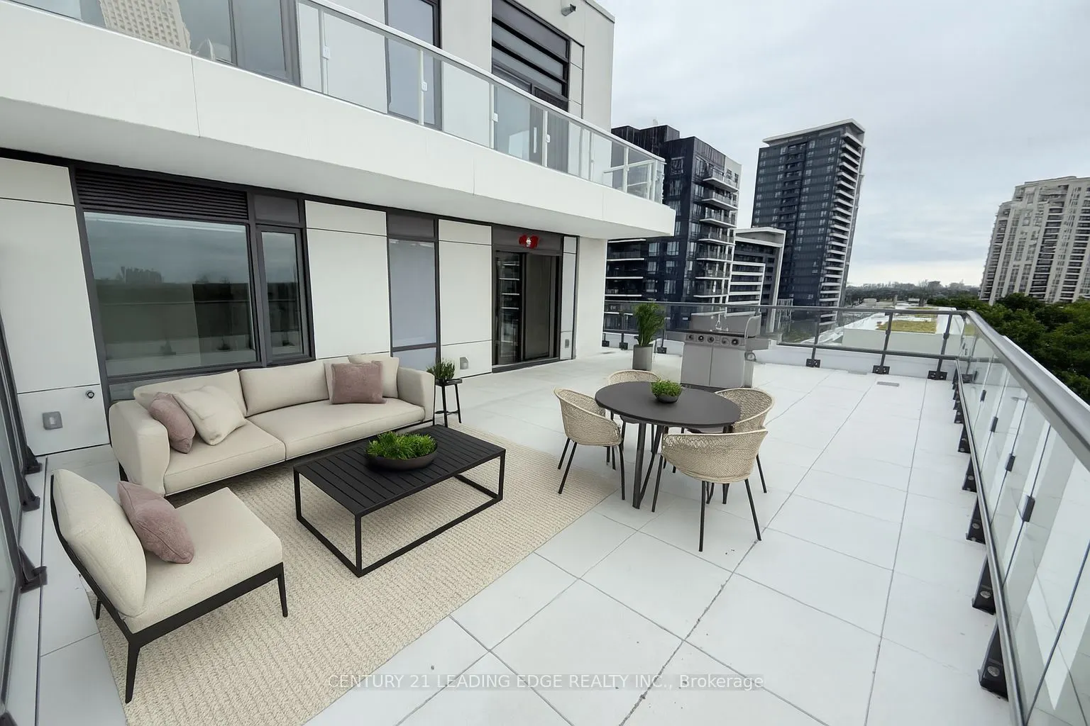 8 Beverley Glen Boulevard, #909