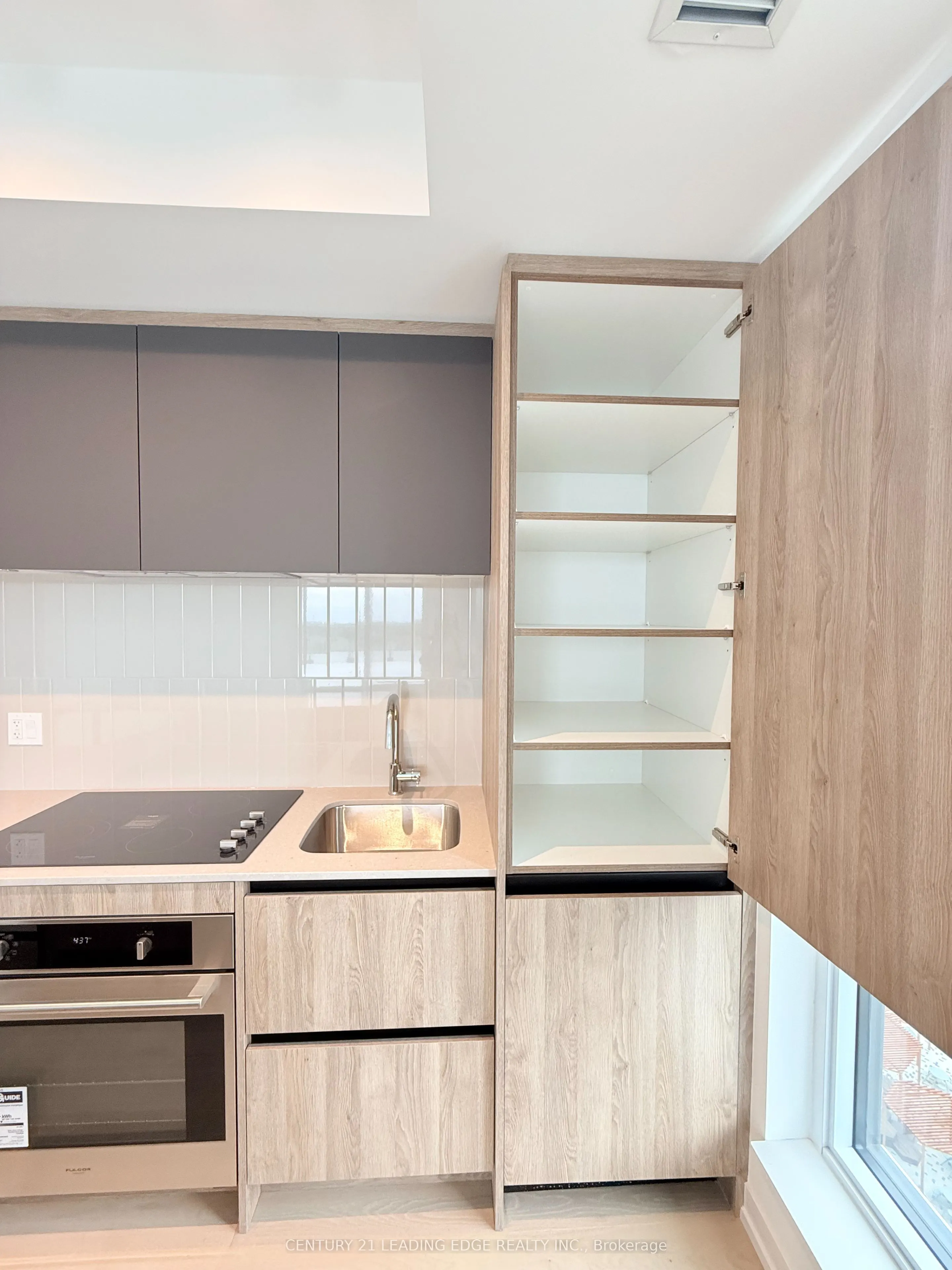 8 Beverley Glen Boulevard, #909