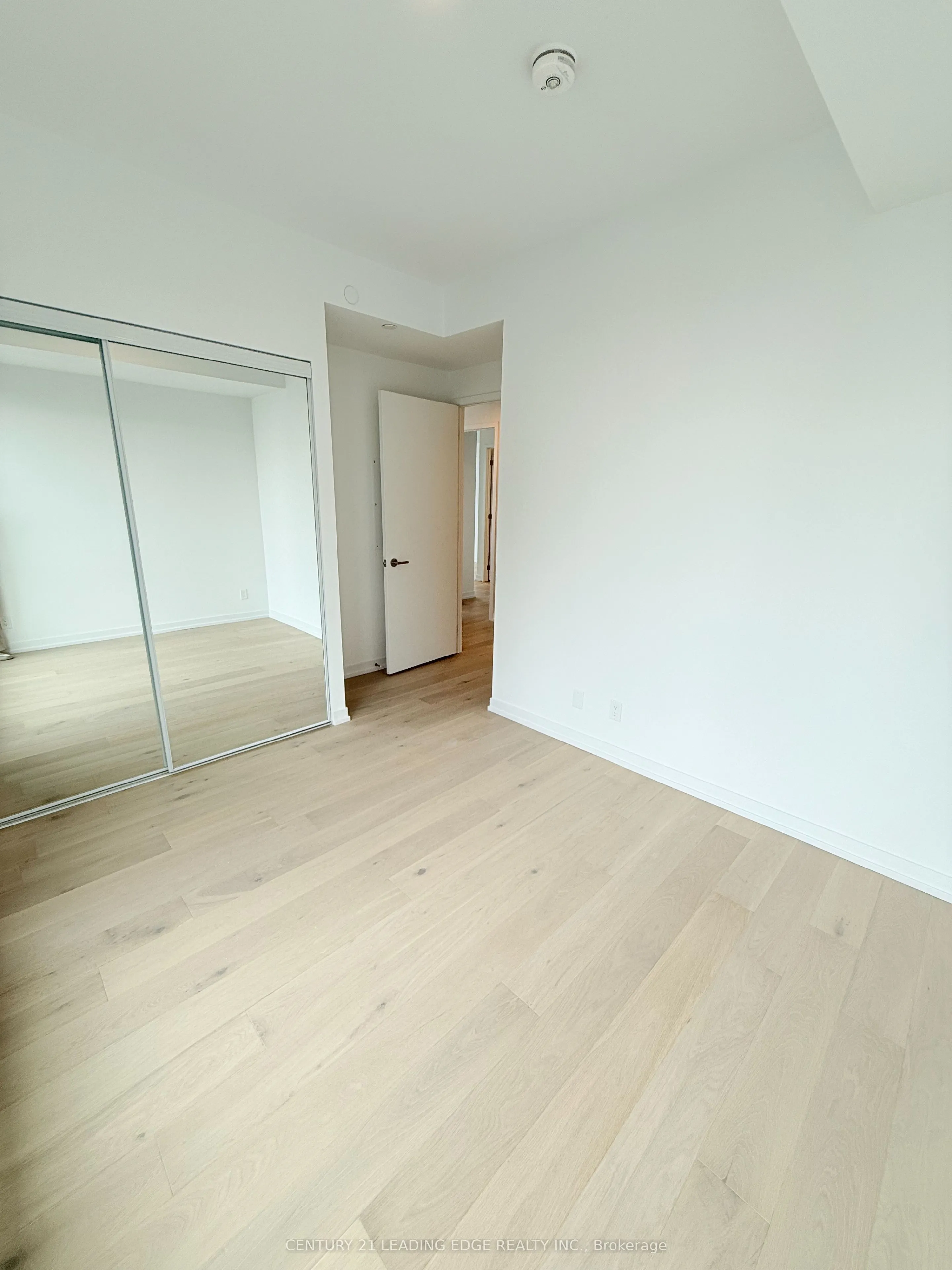 8 Beverley Glen Boulevard, #909