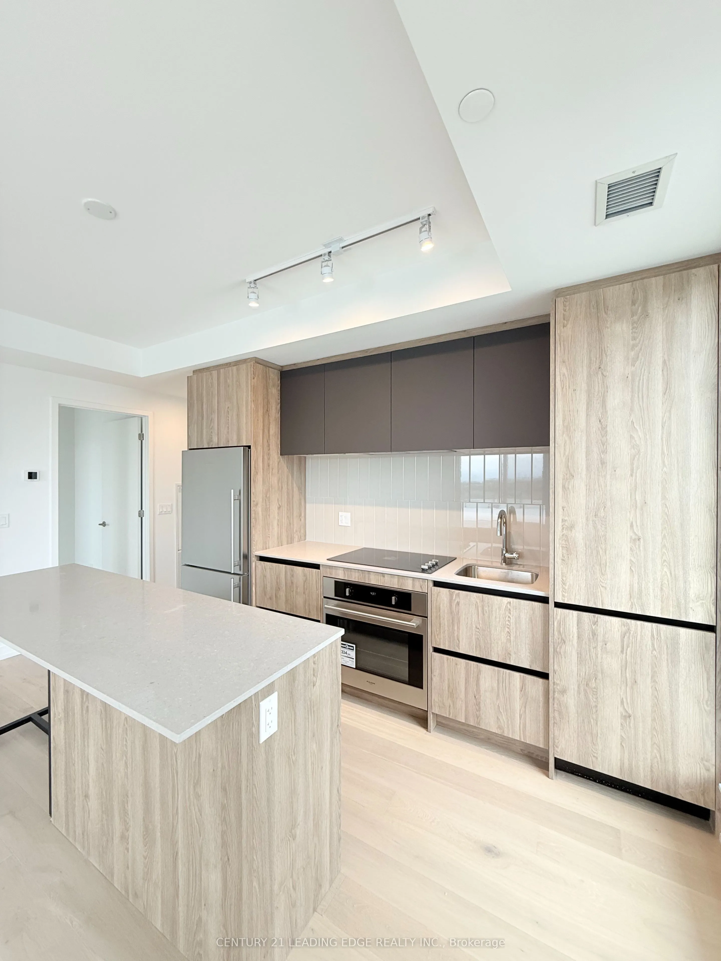8 Beverley Glen Boulevard, #909