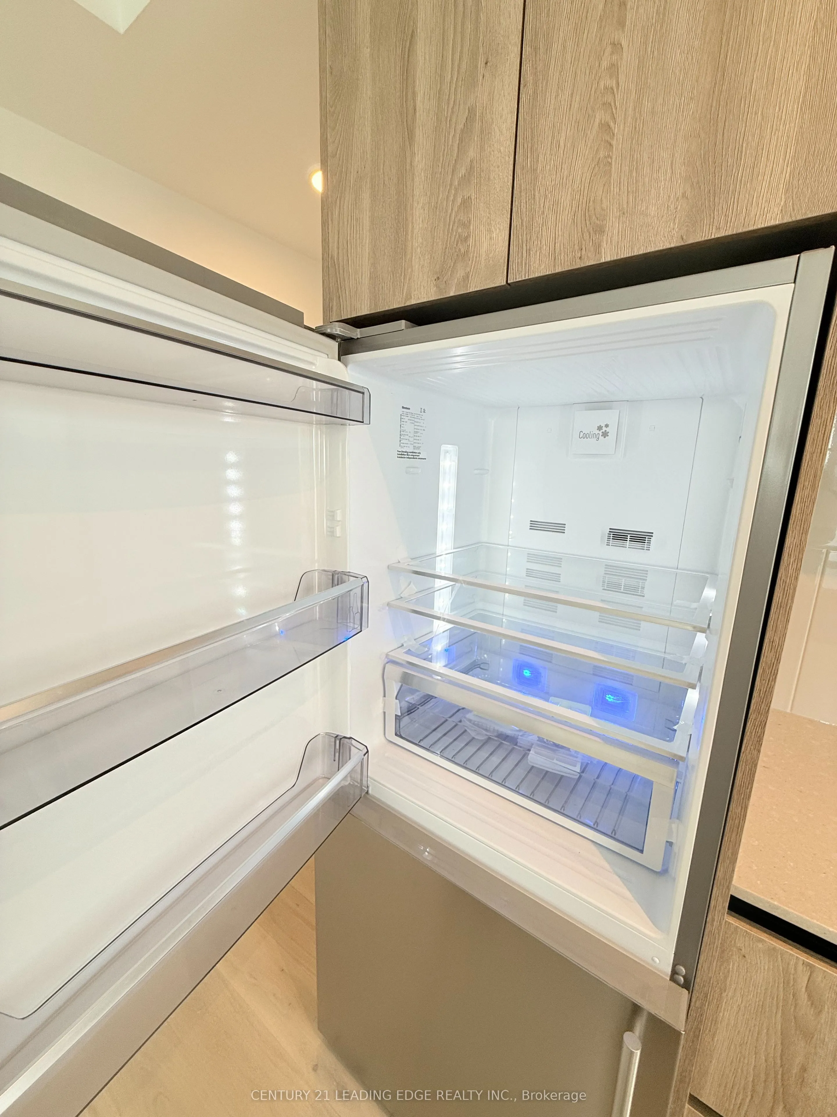 8 Beverley Glen Boulevard, #909