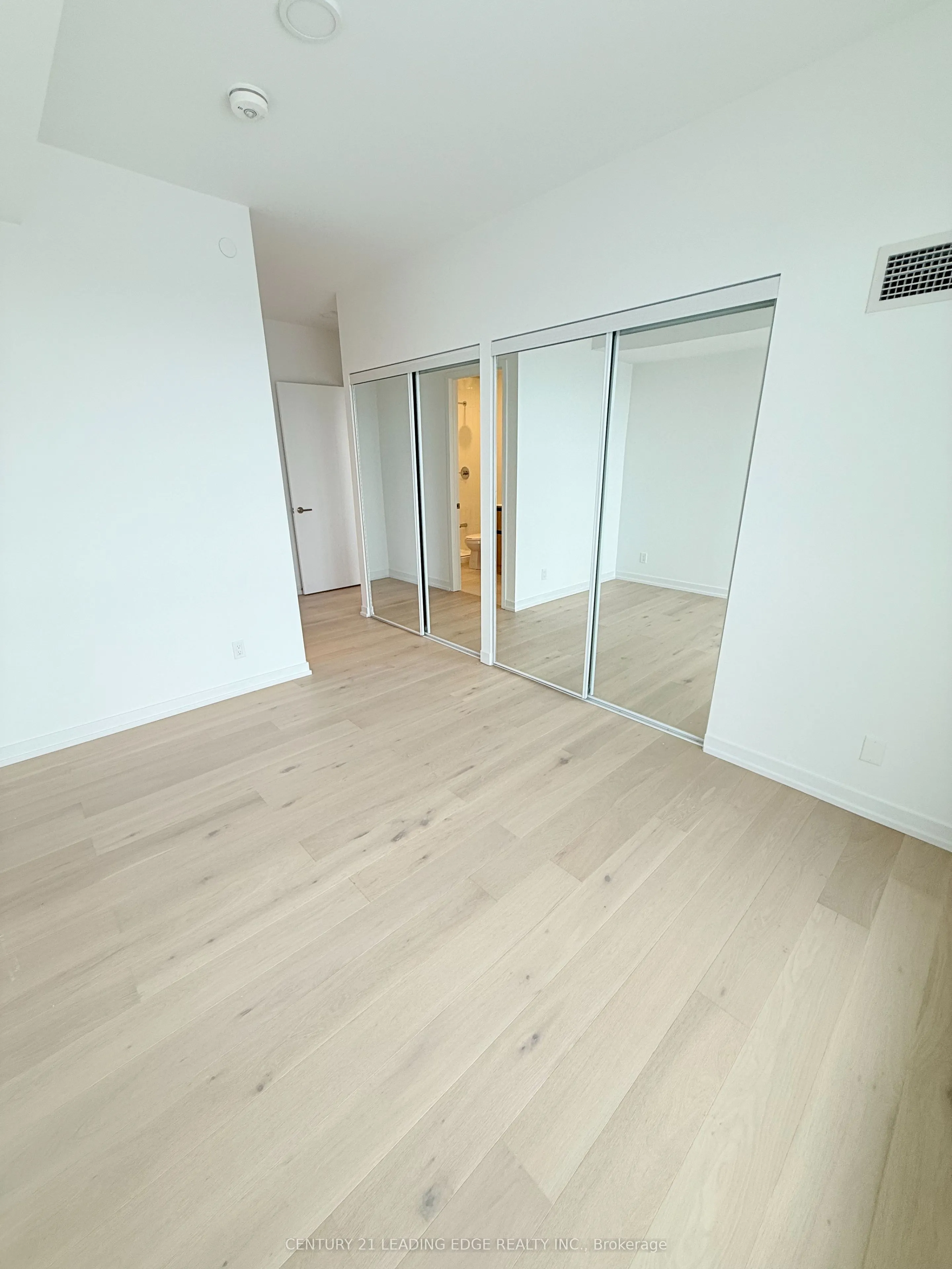 8 Beverley Glen Boulevard, #909