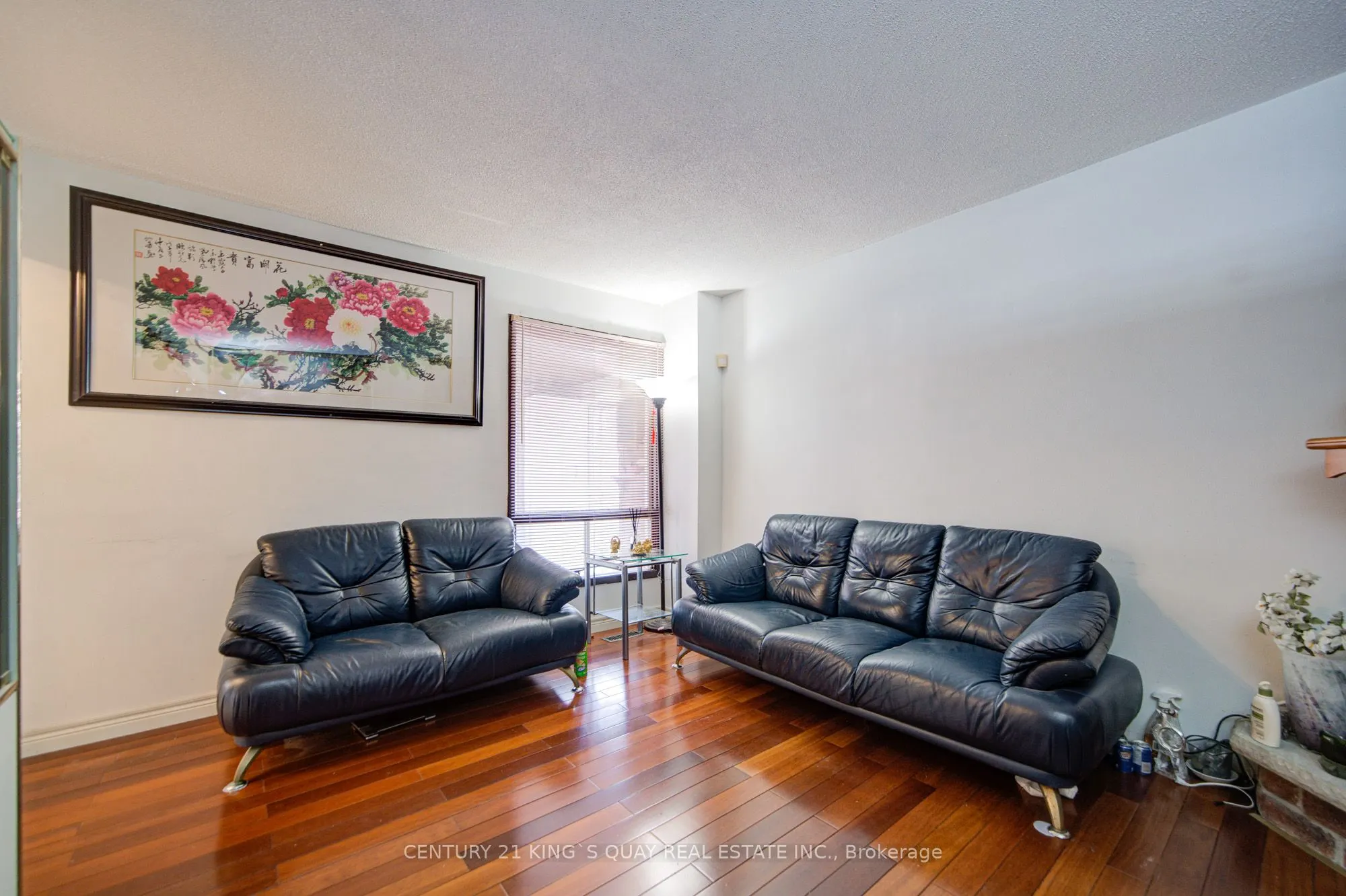 6 Cottsmore Crescent