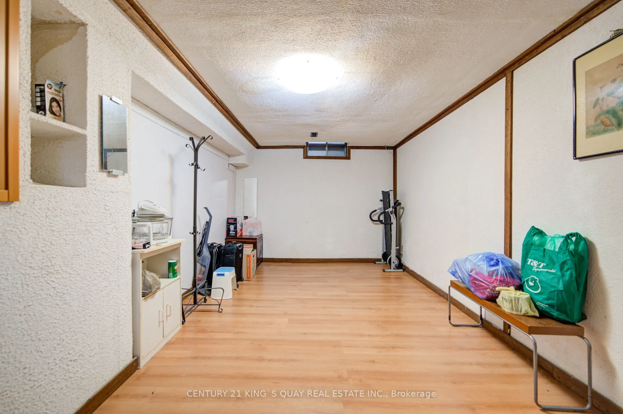 6 Cottsmore Crescent