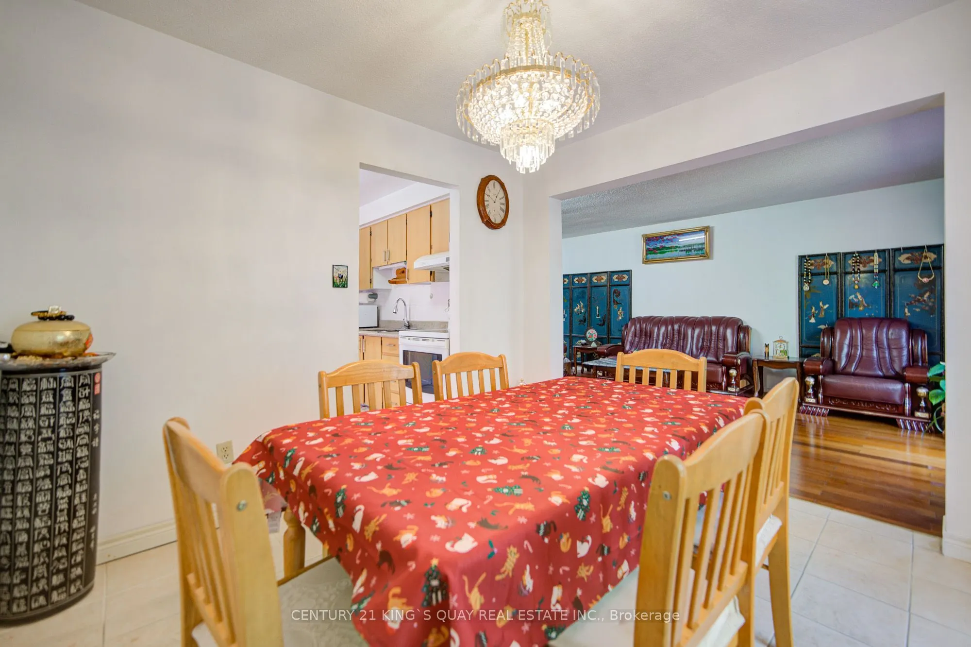 6 Cottsmore Crescent