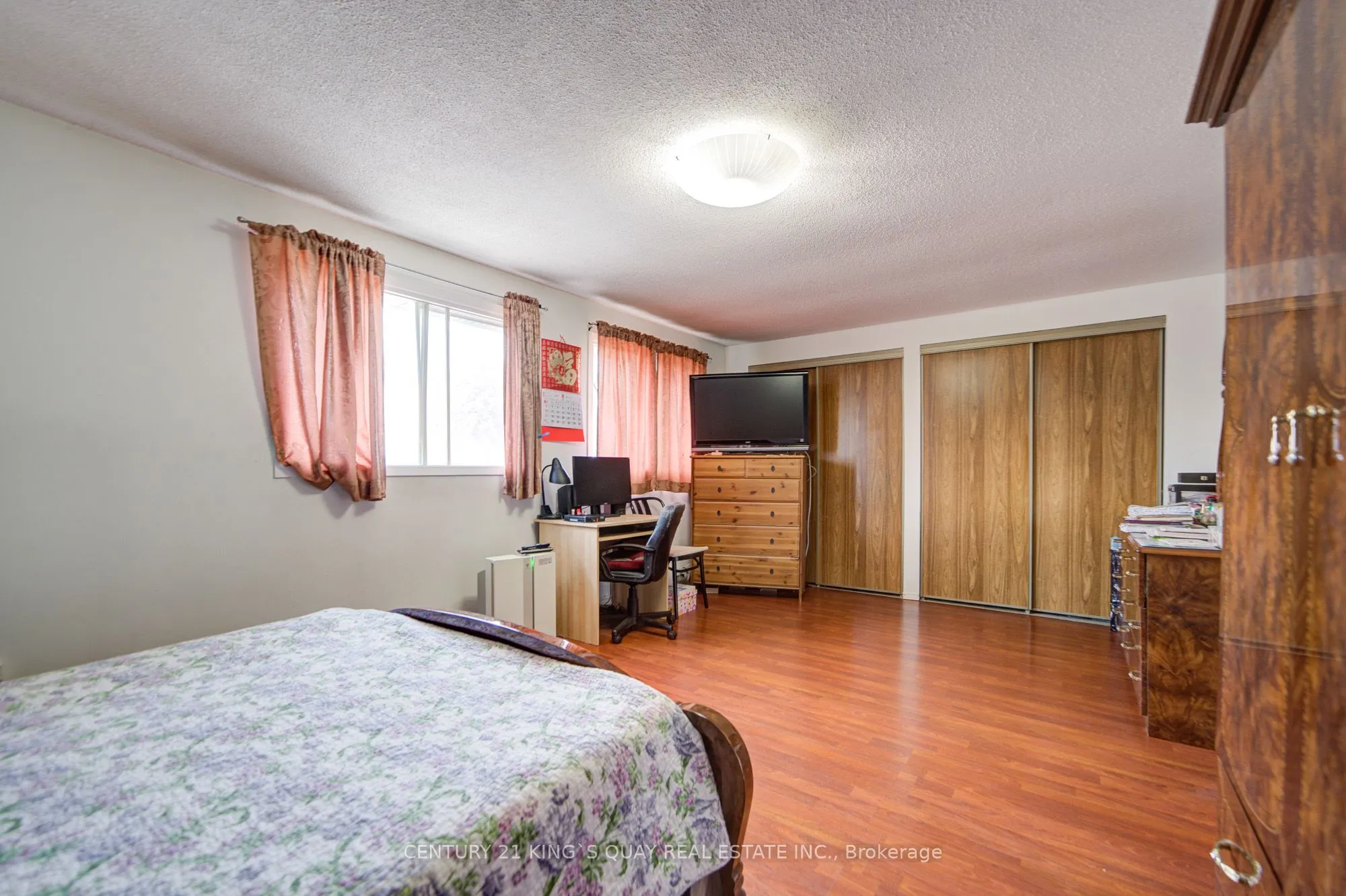 6 Cottsmore Crescent