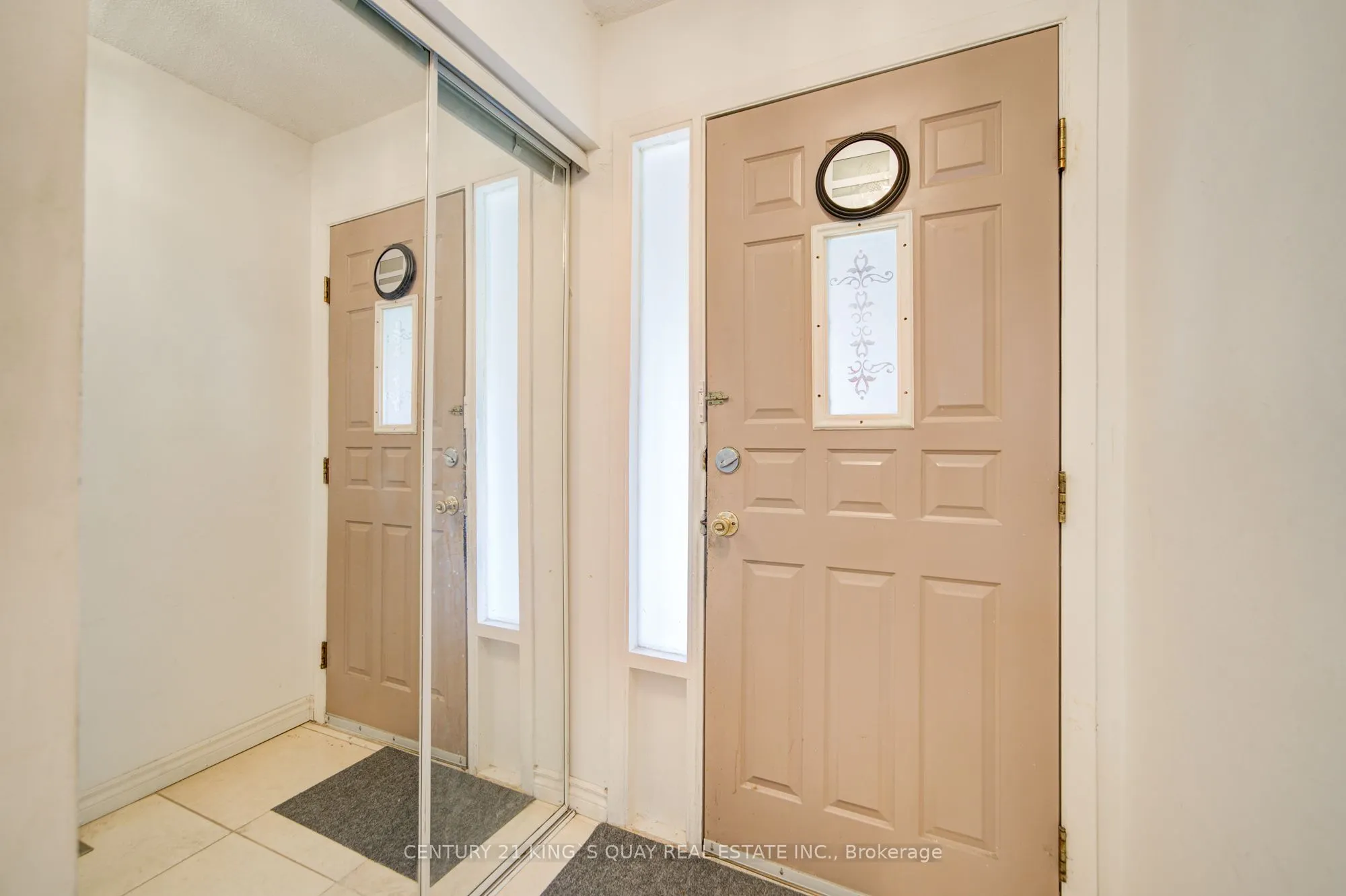 6 Cottsmore Crescent