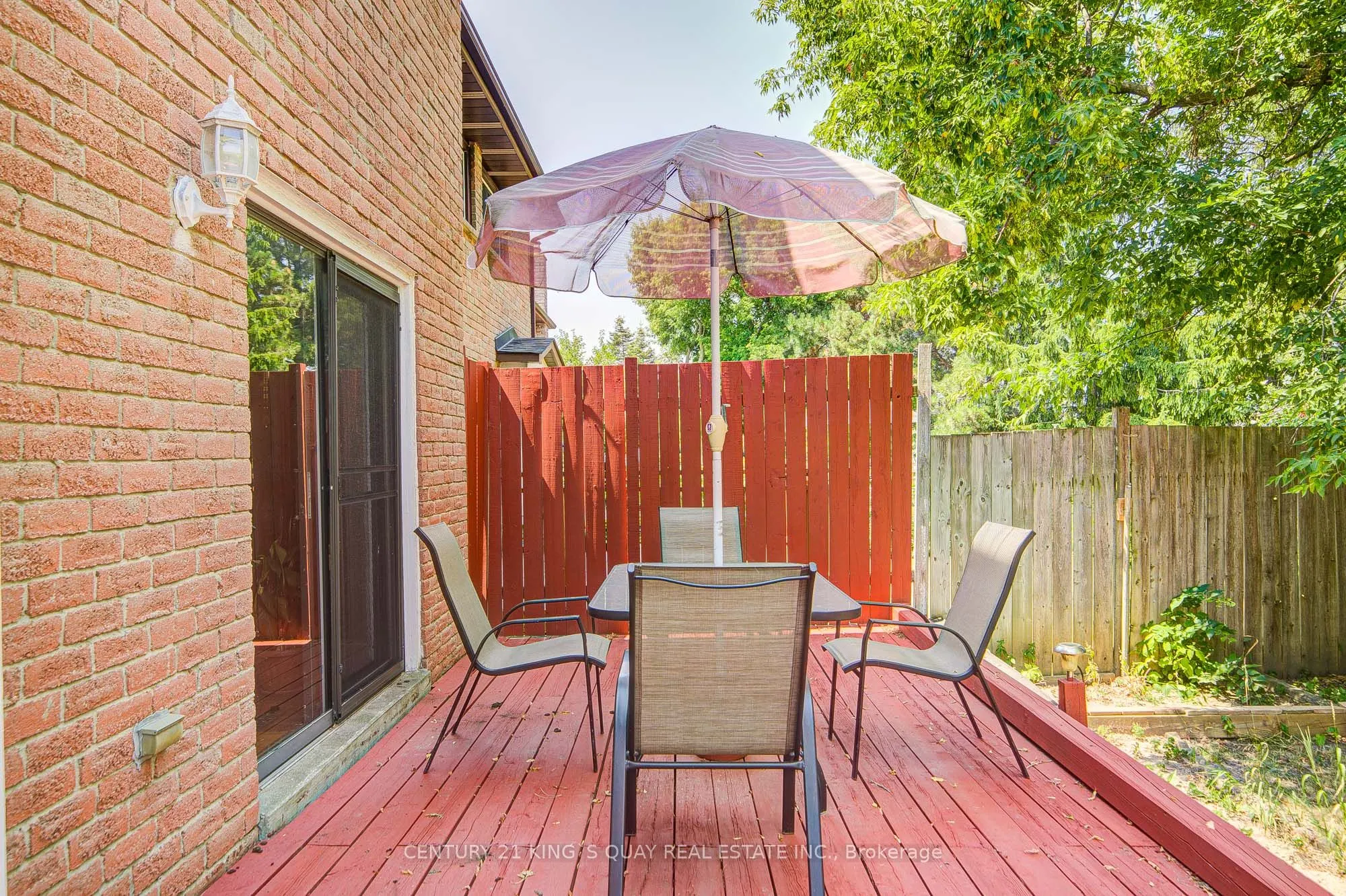 6 Cottsmore Crescent