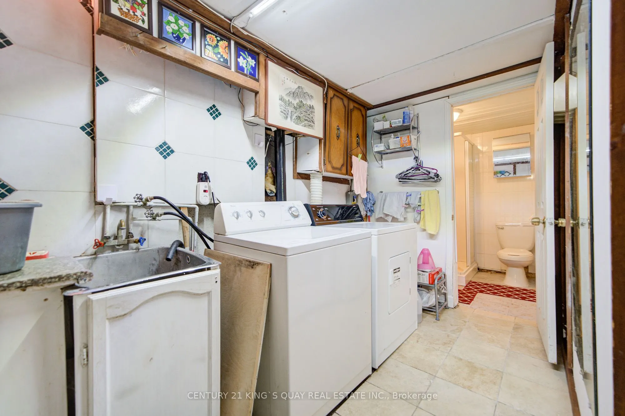 6 Cottsmore Crescent
