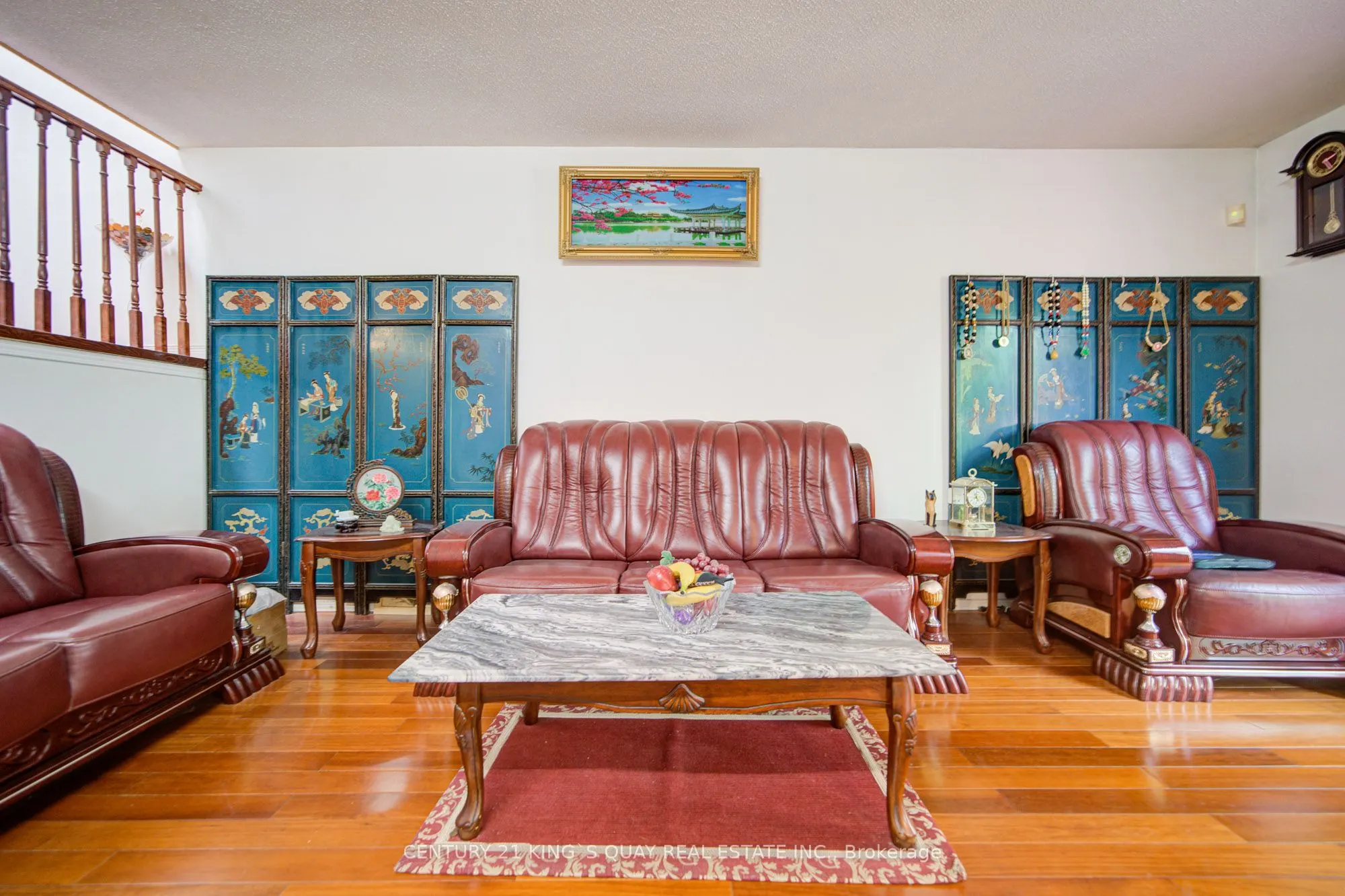 6 Cottsmore Crescent